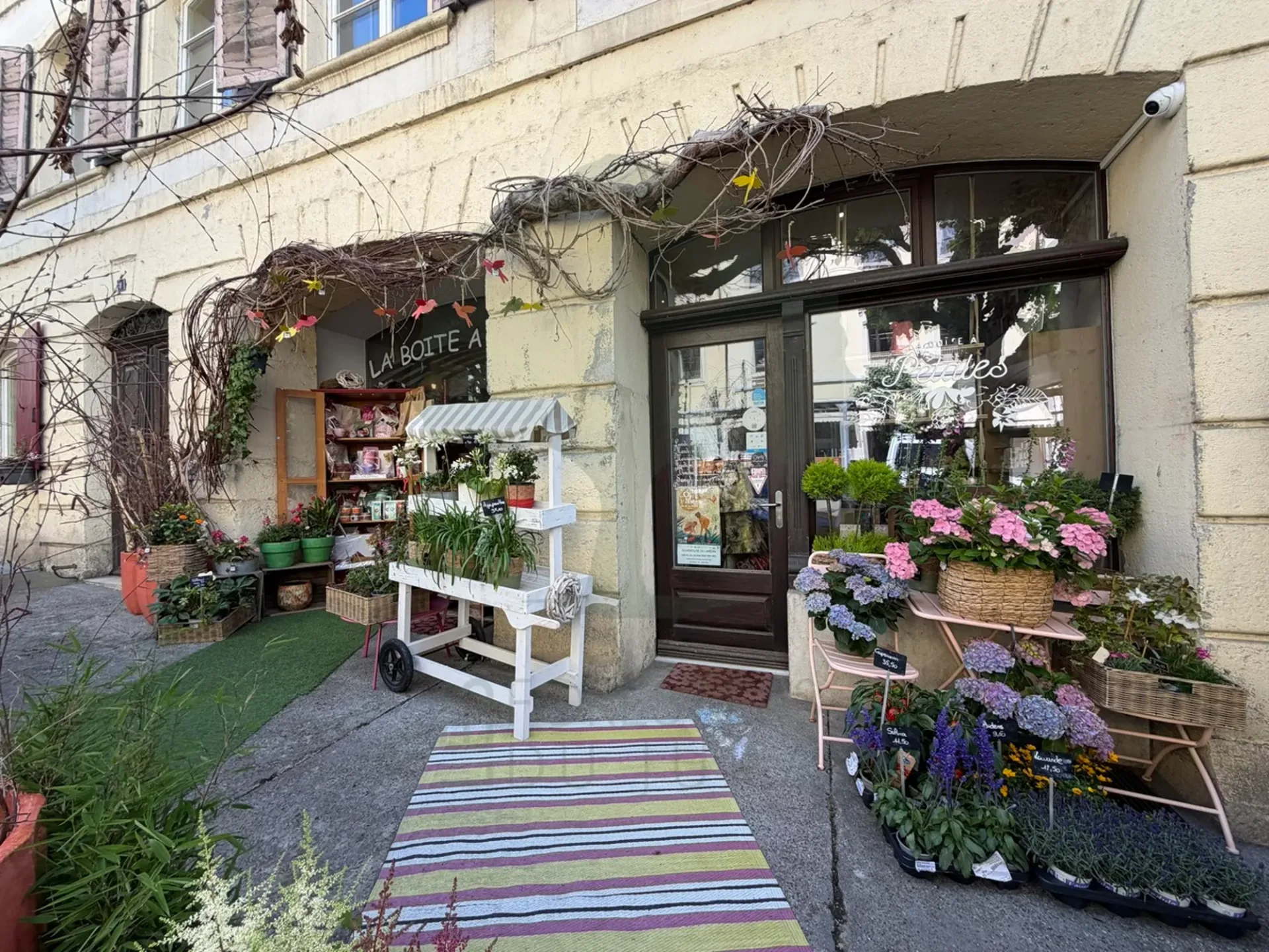Ensemble von zwei vermieteten Gewerbeflächen - Historisches Zentrum von Porrentruy