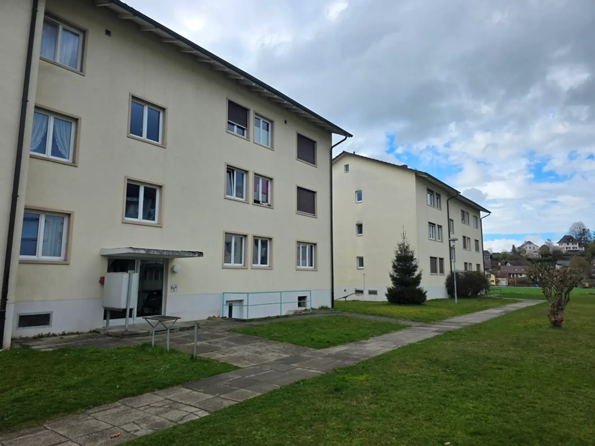 4-Zimmer-Wohnung, 2. OG links