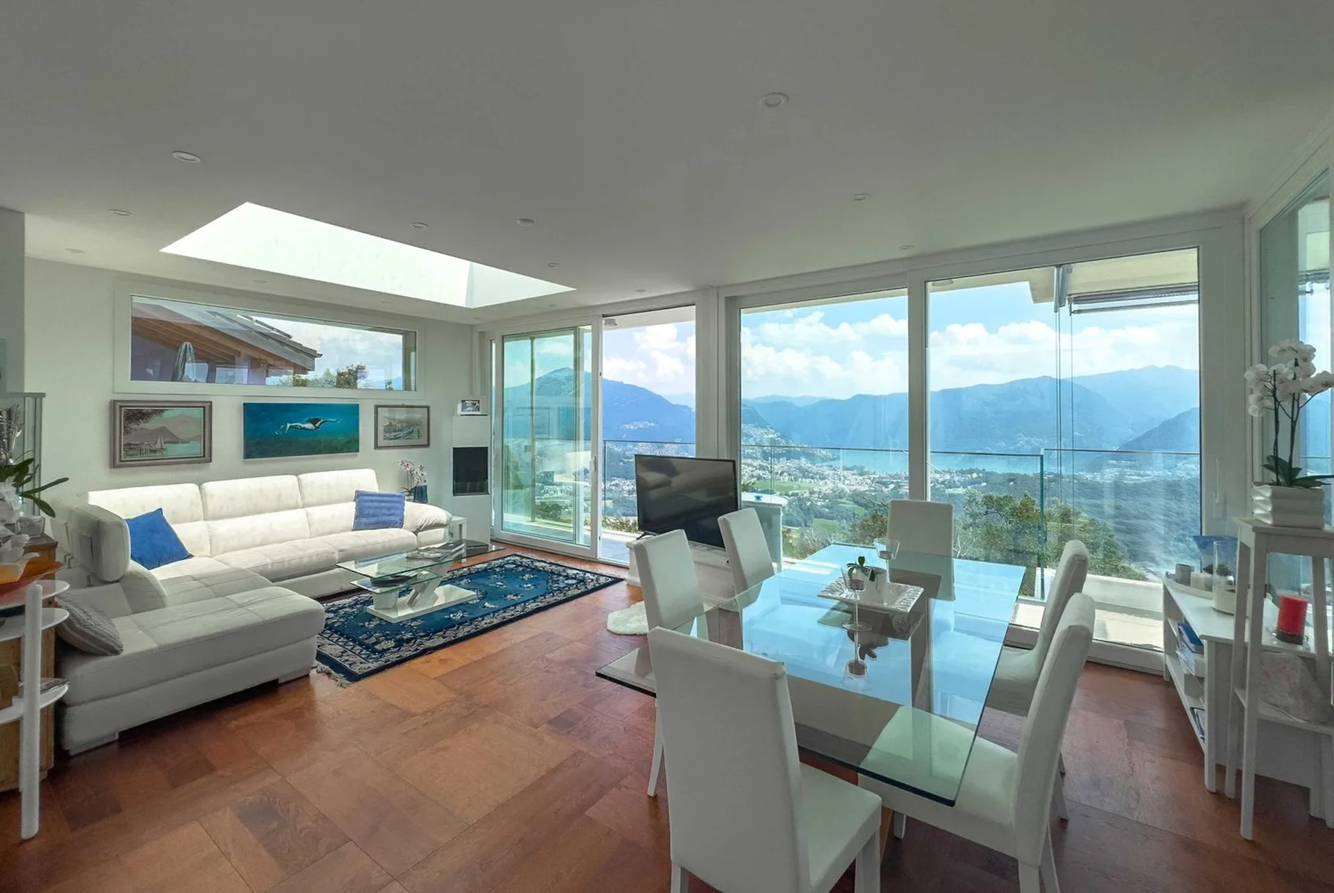 Prästigieuse Villa mit Seeblick und Pool in Cademario