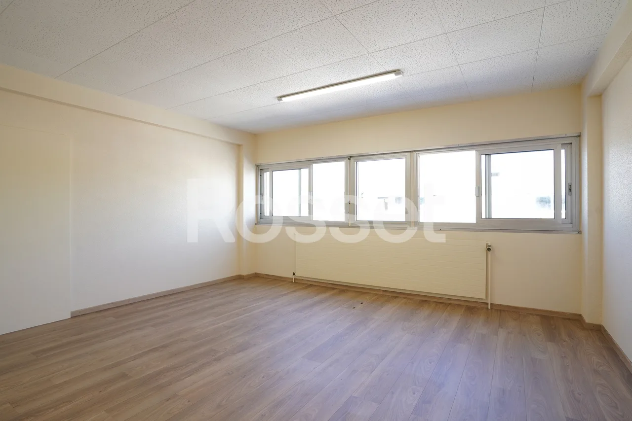 Bureaux d'env. 18 m²  au 1er étage