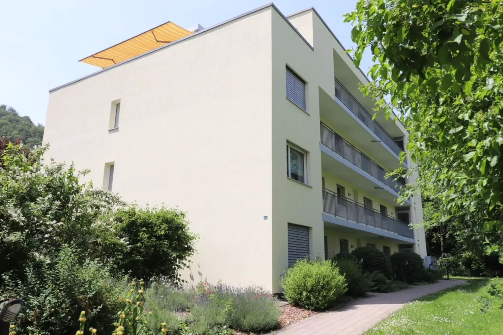 Appartement lumineux et spacieux de 2,5 pièces à louer à Bättwil
