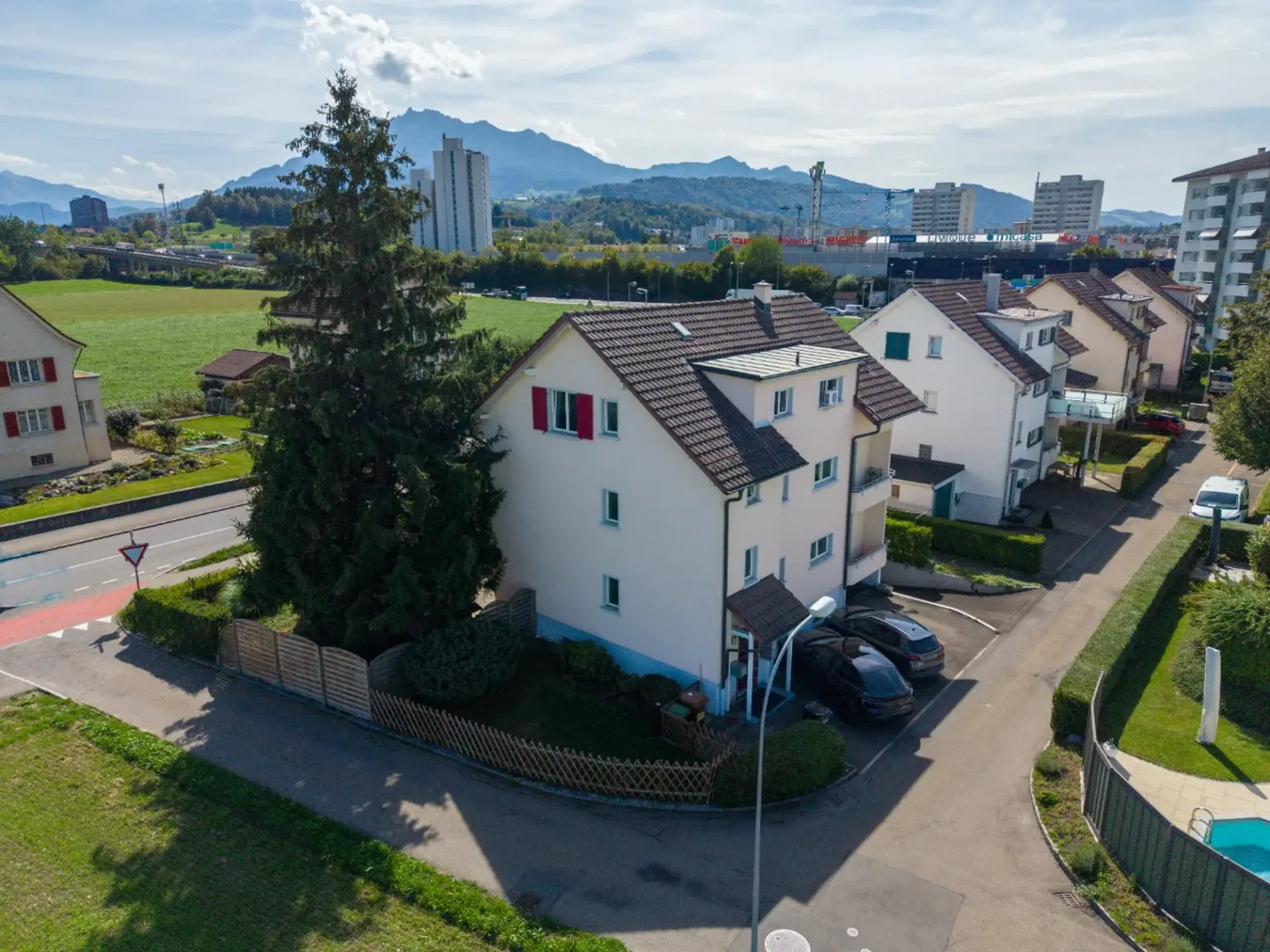 Dreifamilienhaus mit Ertrag und Entwicklungsoption