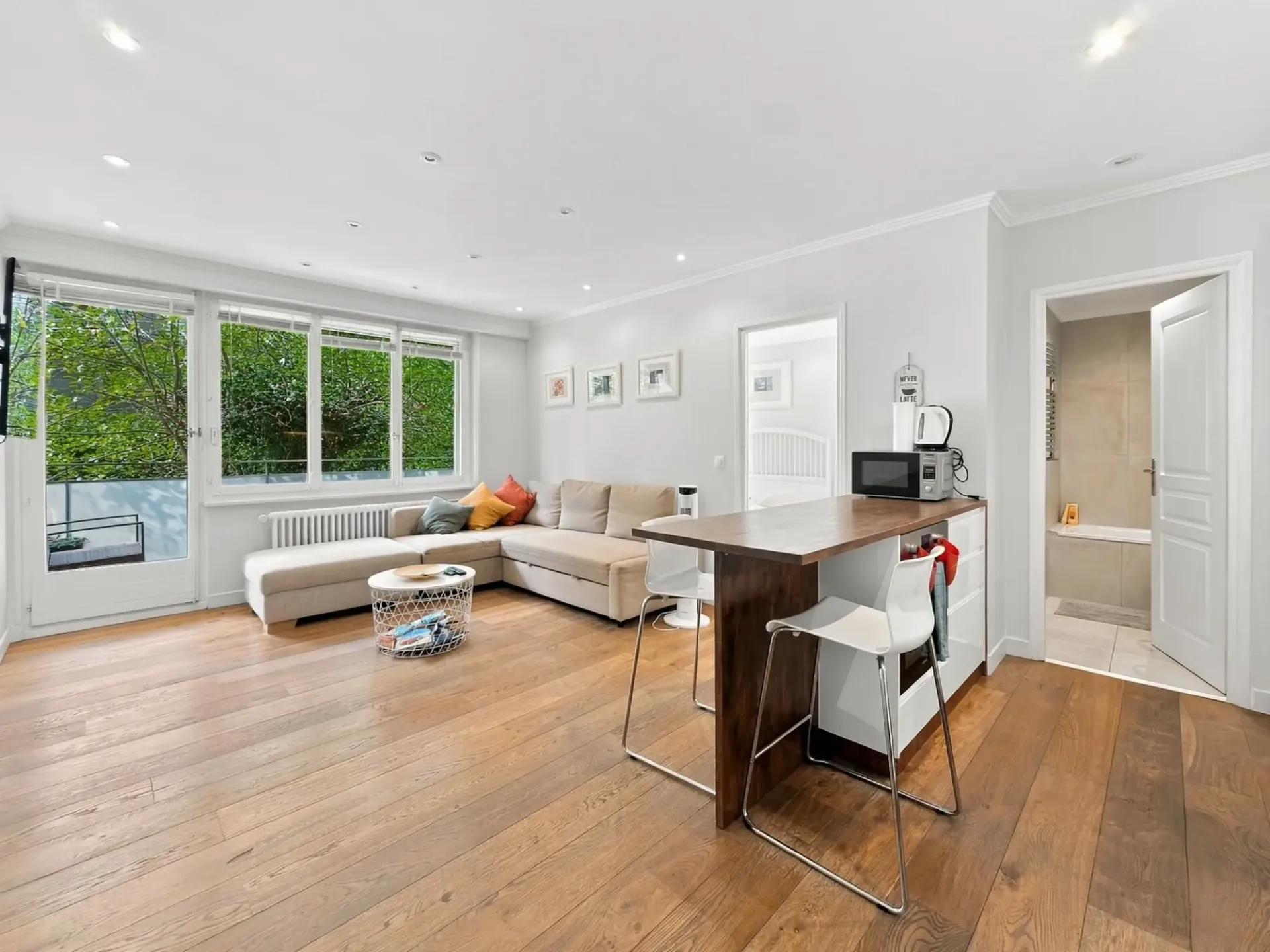 Charming 3-room apartment with furniture and terrace – Rue Liotard, Geneva