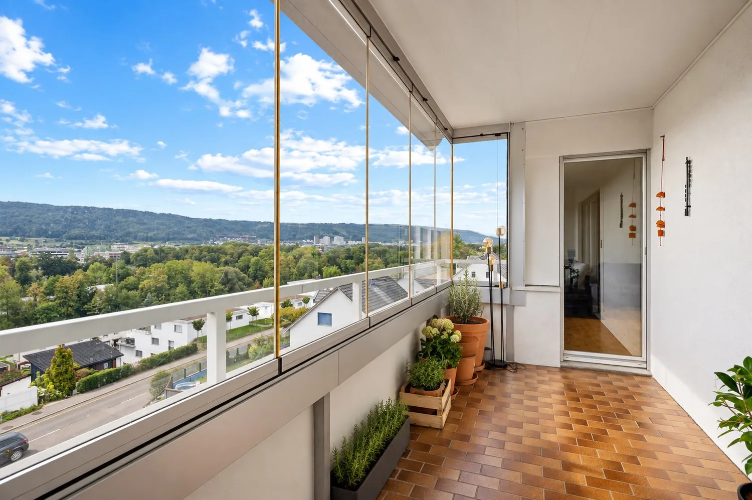 Comfortable living with a far-reaching view over the Limmattal