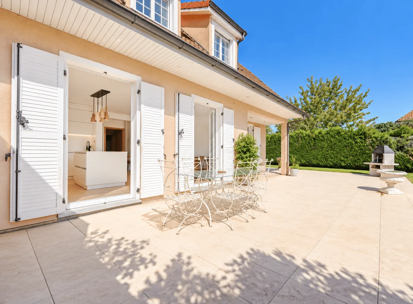 Charmanter Bungalow mit 5,5 Zimmern, Garten und Garage