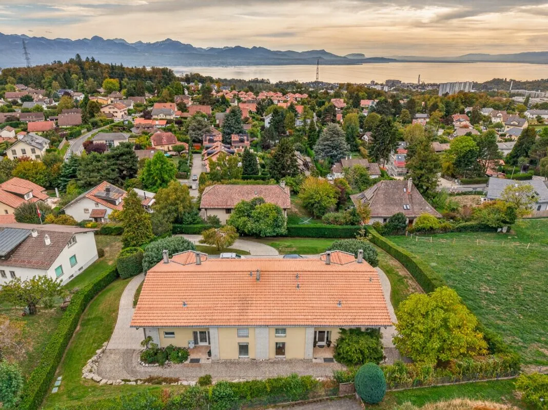 Villa jumelle à Epalinges, avec vue sur le lac et les montagnes