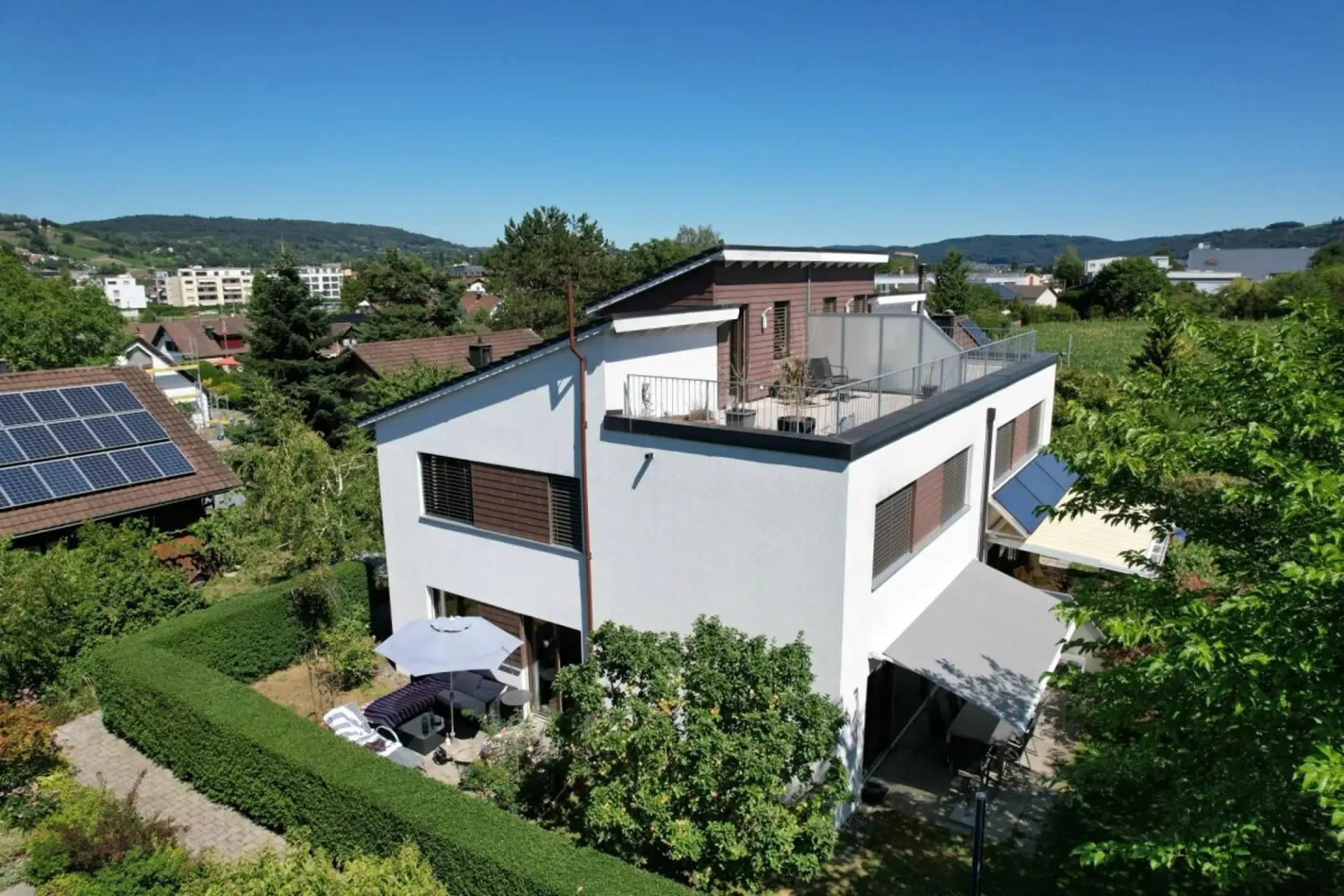 Familienfreundliche 5.5-Zimmer-Doppelhaushälfte mit Garten und Dachterrasse