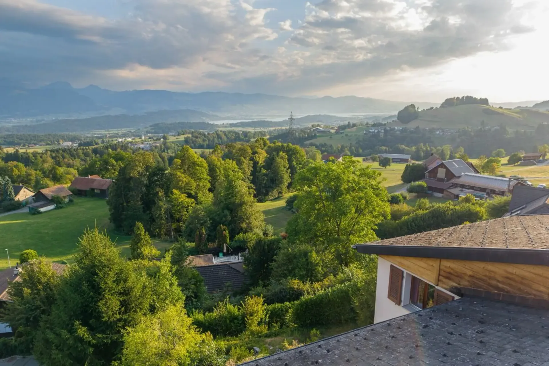 Exklusive Aussichtslage mit Weitblick über die Linthebene bis zum Zürichsee