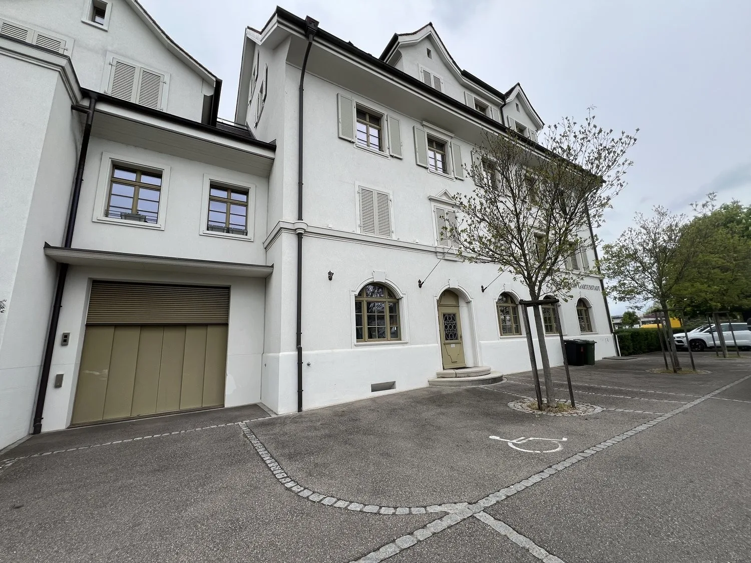 Autoeinstellhallenplatz in Münchenstein zu vermieten