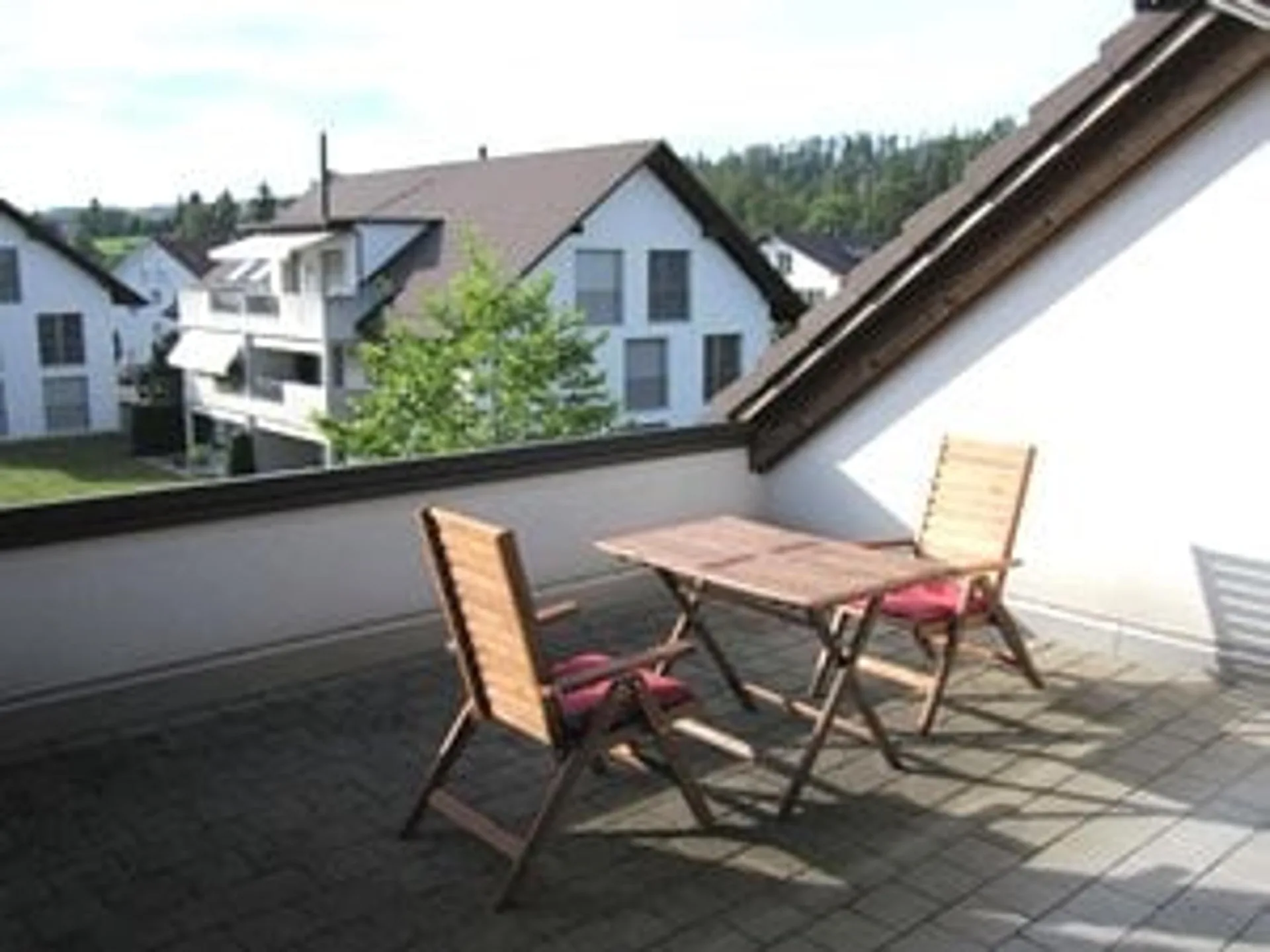 Moderne 2.5-Zimmer-Dachwohnung mit Terrasse in Zollikon