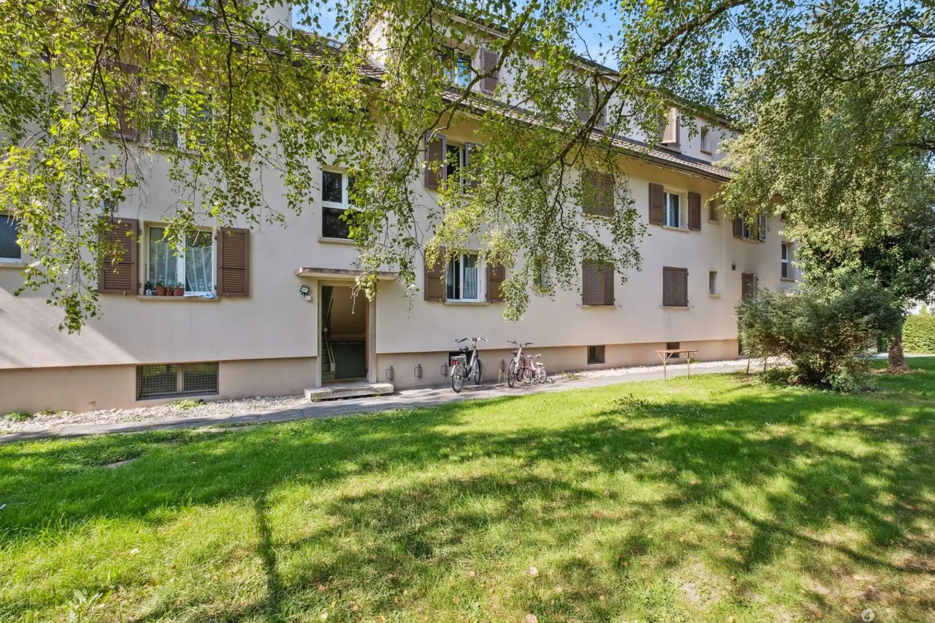 Charmante 4-Zimmer-Wohnung mit Balkon in Biel zu vermieten!