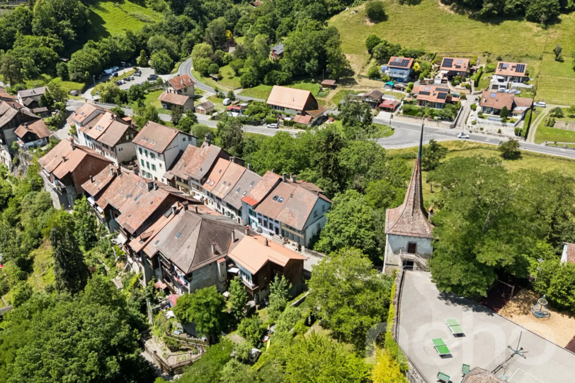 Charaktervolles Gebäude im Herzen von Moudon, ideal für Investoren