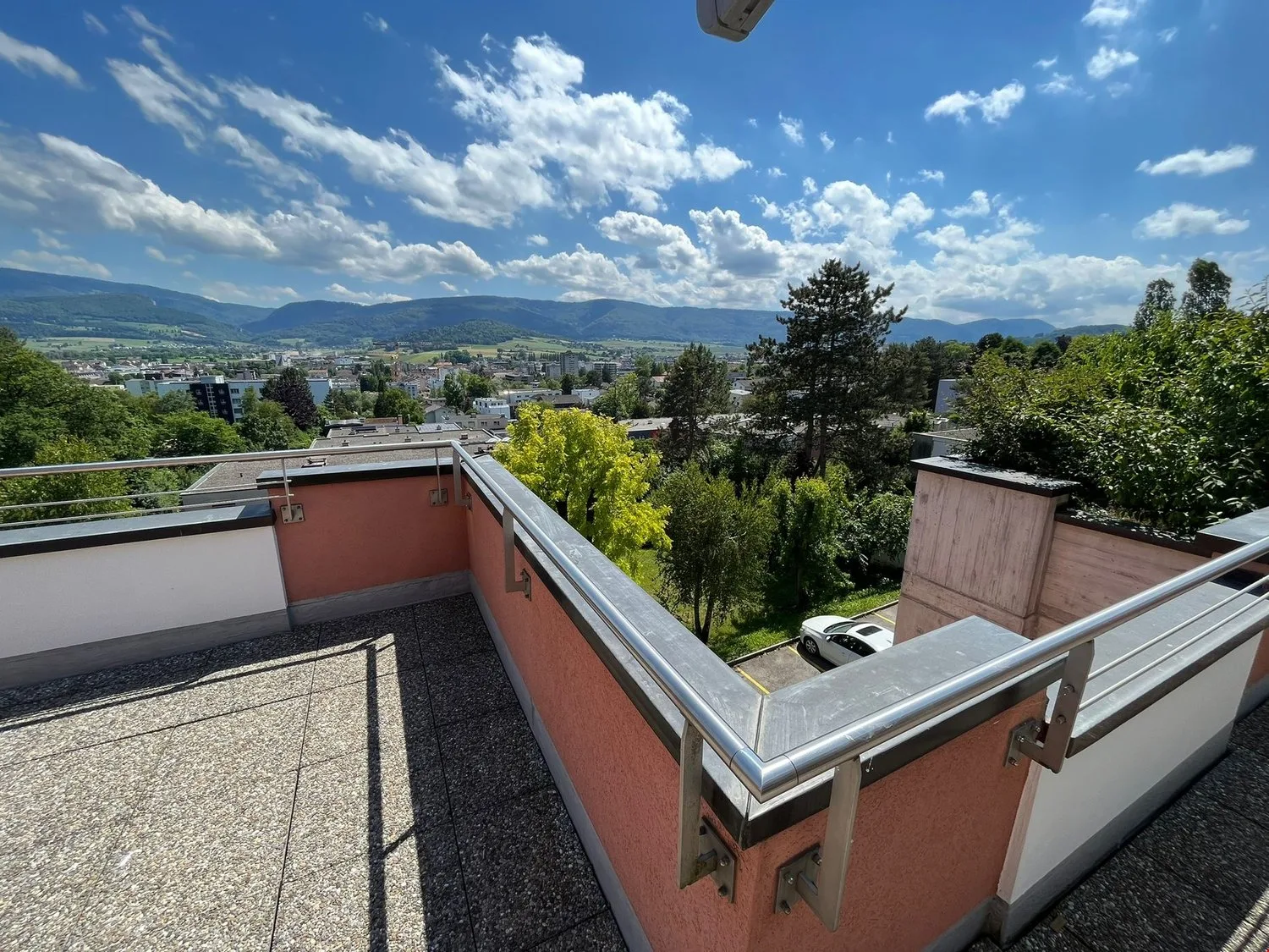 Attico ristrutturato di 4,5 locali al 3° piano - vista 360°