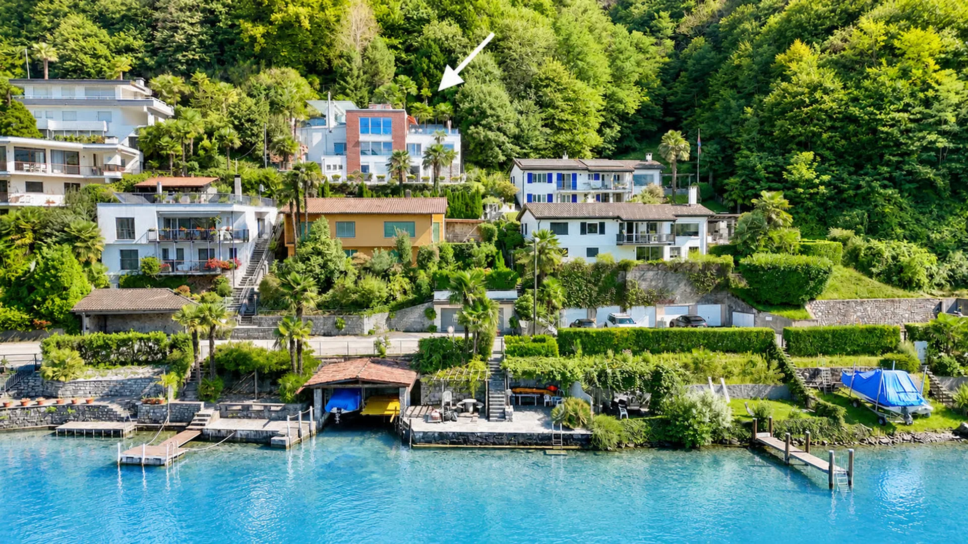 Luminosa Villa con Giardino, Piscina e Vista sul Lago di Lugano