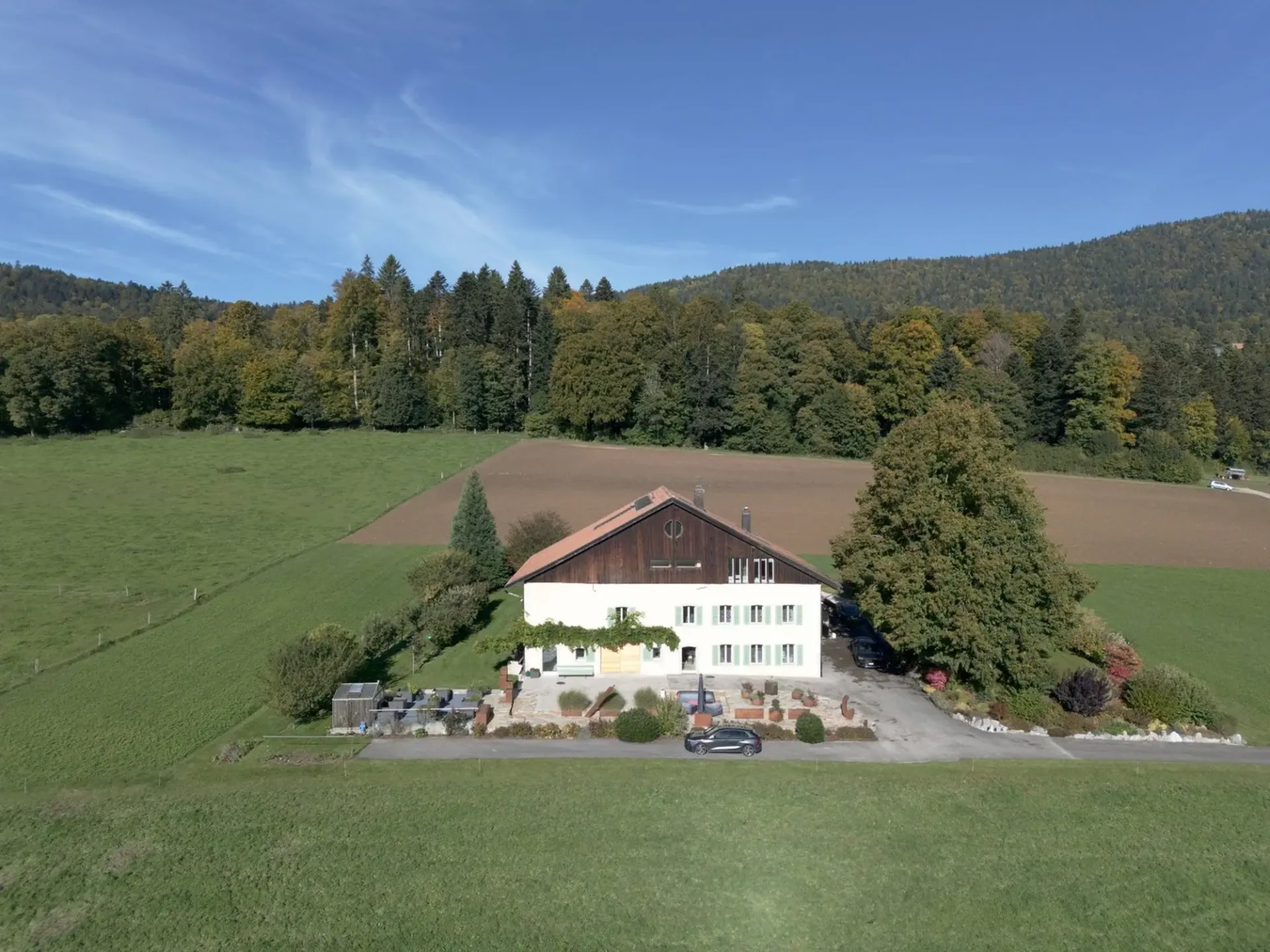 Authentische ländliche Eigenschaft in der Umgebung des Chasseral
