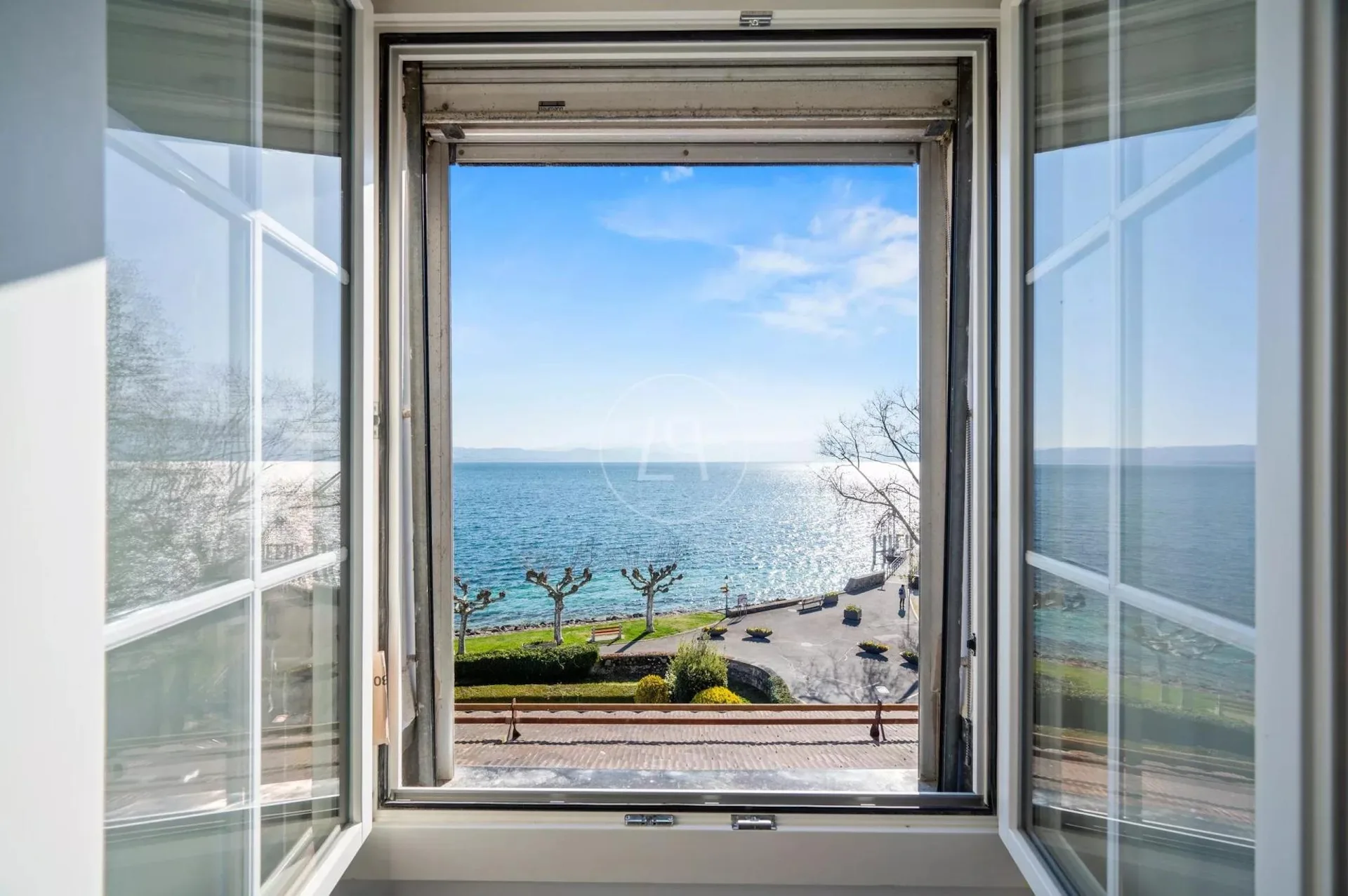 Ein Juwel in der Attika mit Blick auf den Genfersee in Saint Prex