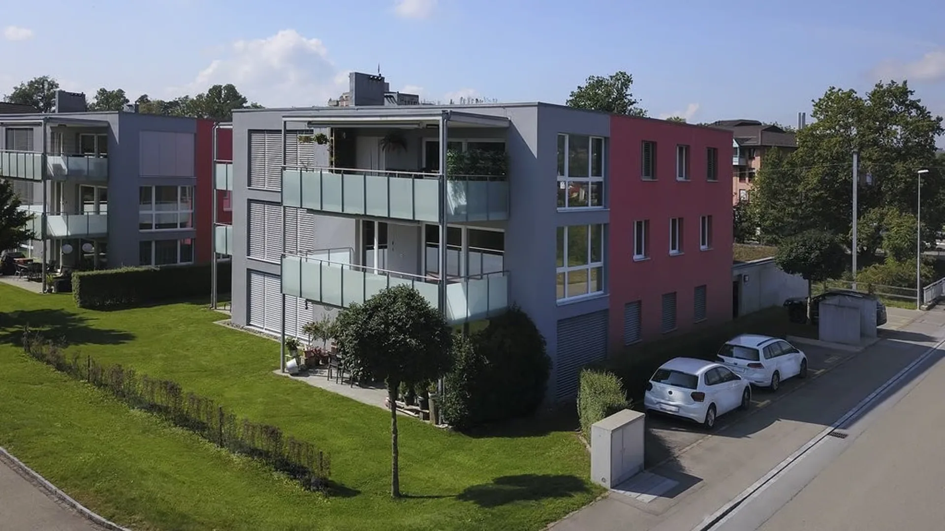 MODERNE 3.5 ZIMMER WOHNUNG MIT GROSSEM BALKON ZU VERMIETEN