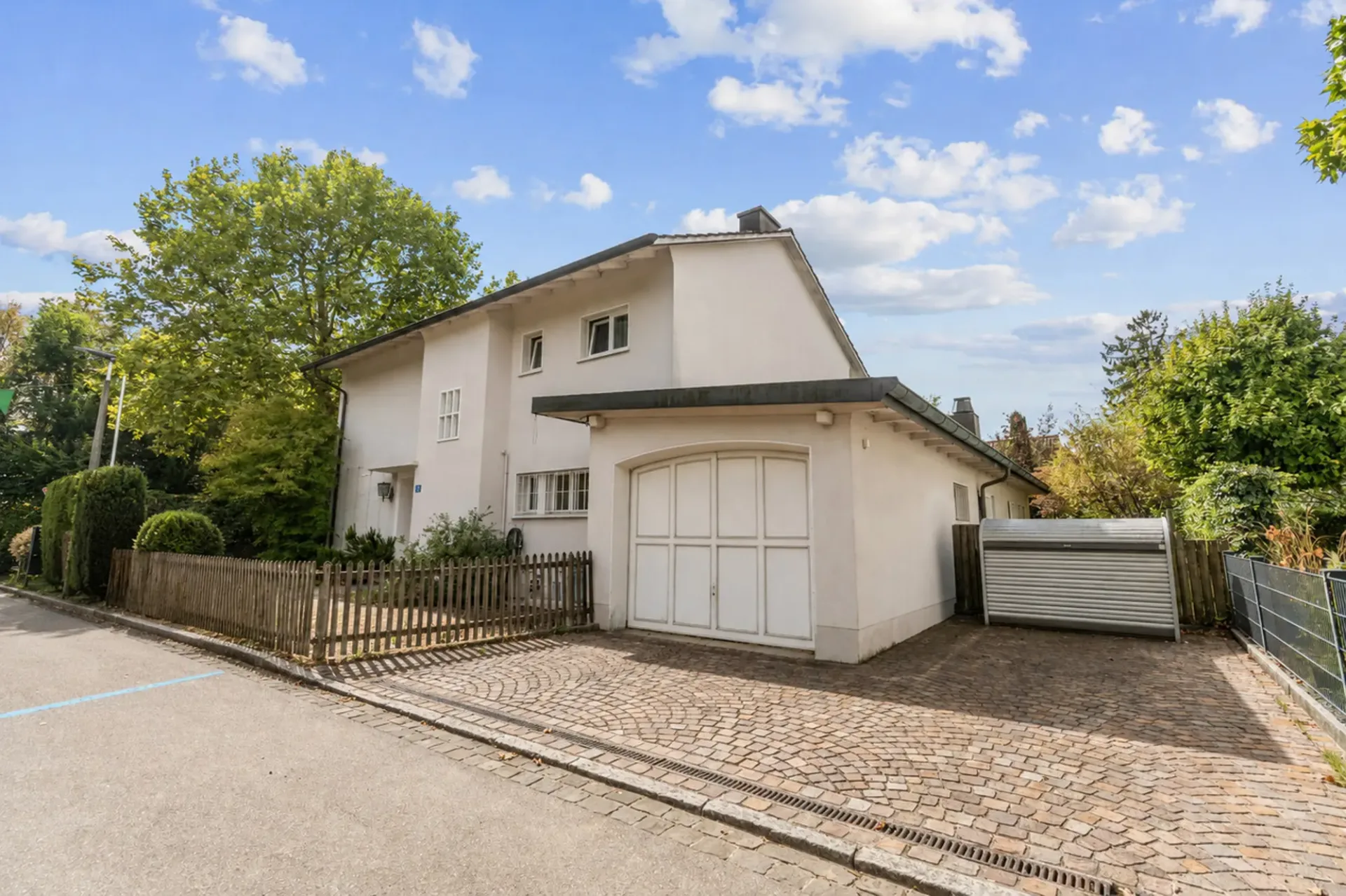Freistehendes Einfamilienhaus in grüner Umgebung