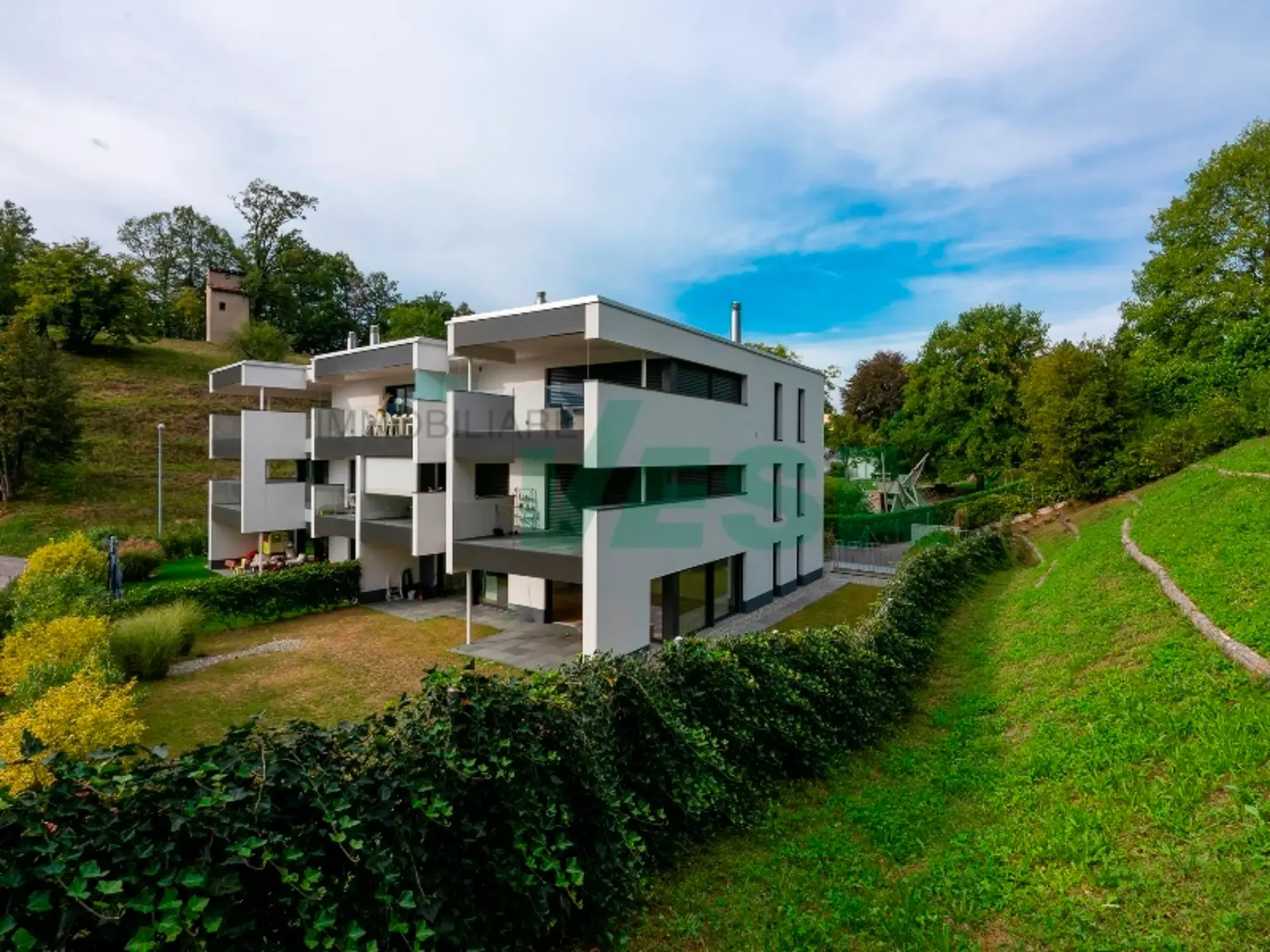 Magnifico attico 4,5 locali con grande terrazza e parziale vista lago