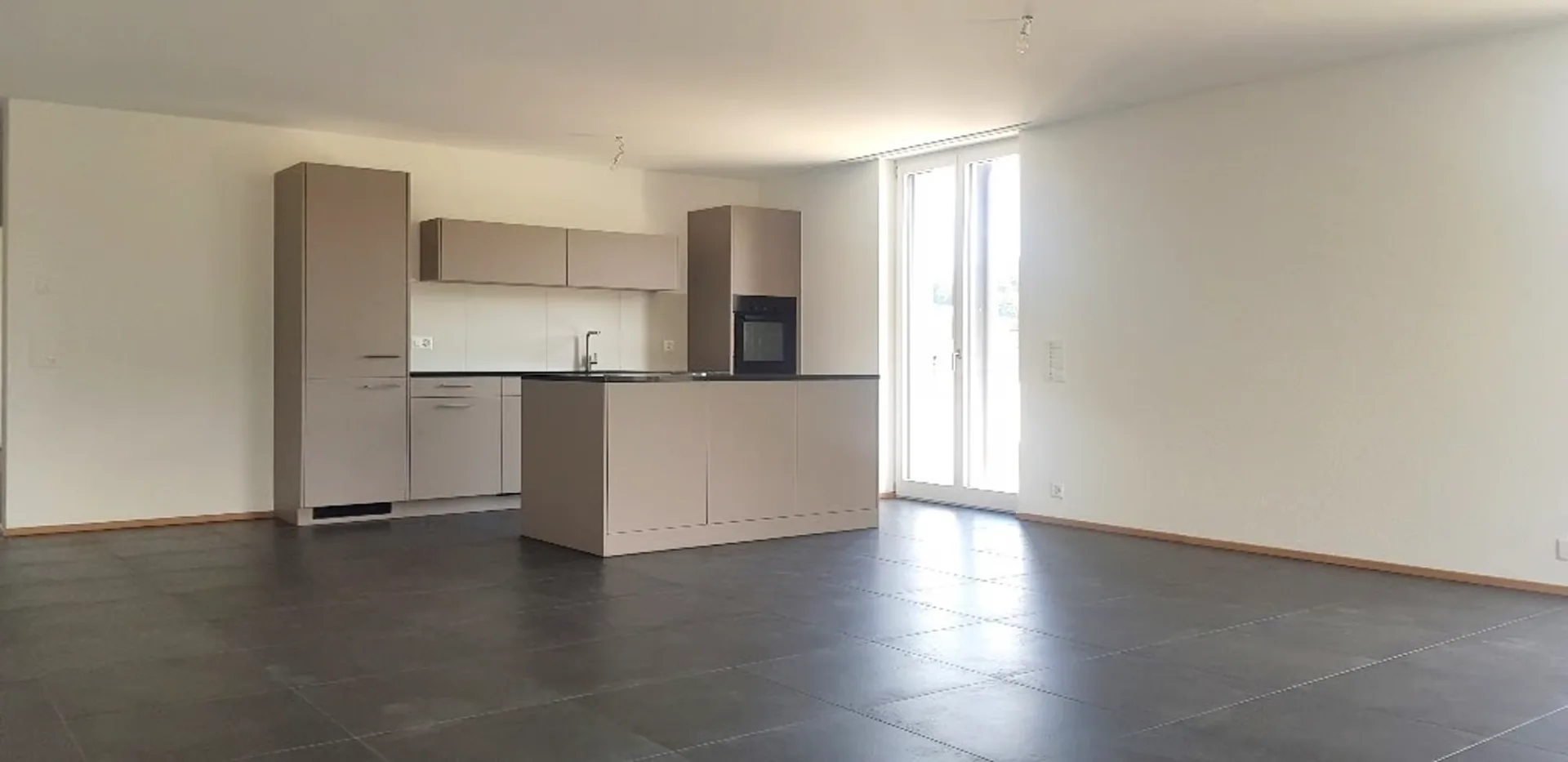MODERNES WOHNEN IM TURM DIREKT AN DER LÜSSEL