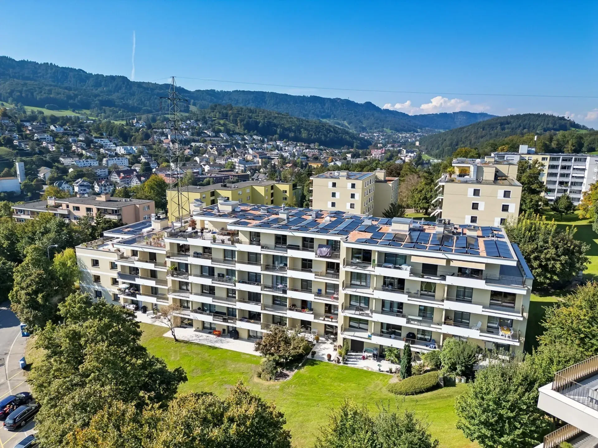 Appartement 2.0 pièces avec terrasse sur le toit de 94 m² et vue sur le verdure