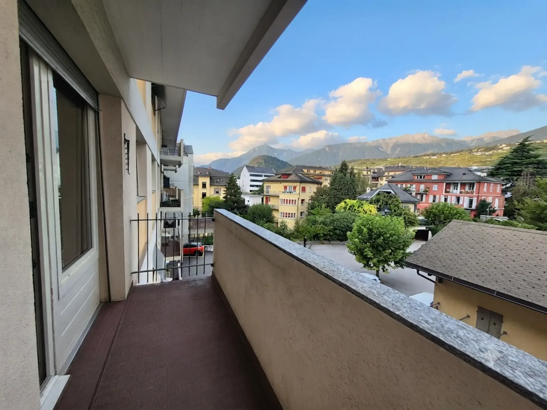 SION - ZENTRUM / 4.5-ZIMMER-WOHNUNG MIT BALKON