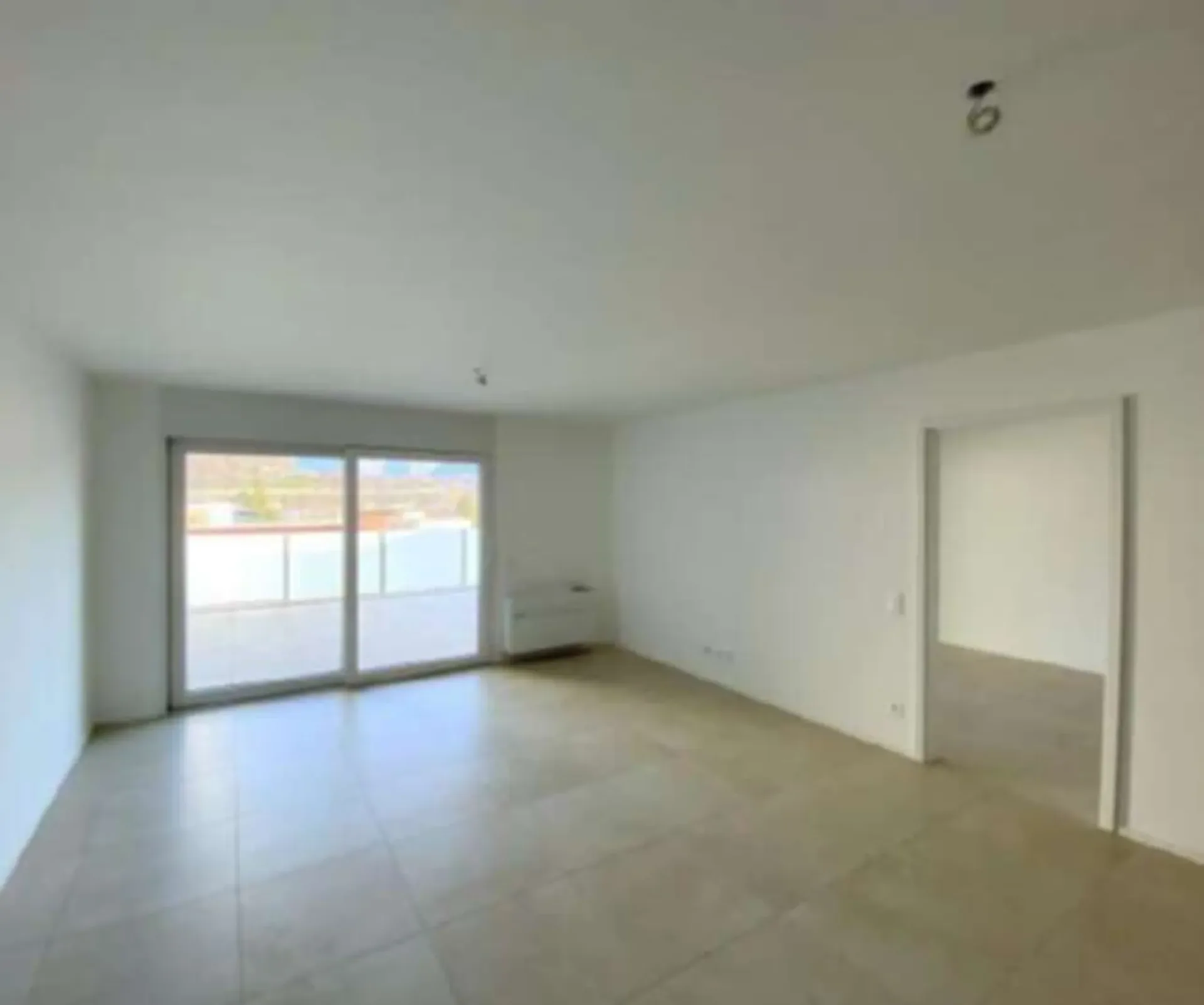 Neue und helle 2.5-Zimmer-Wohnung mit großem Terrassenbereich zur Miete