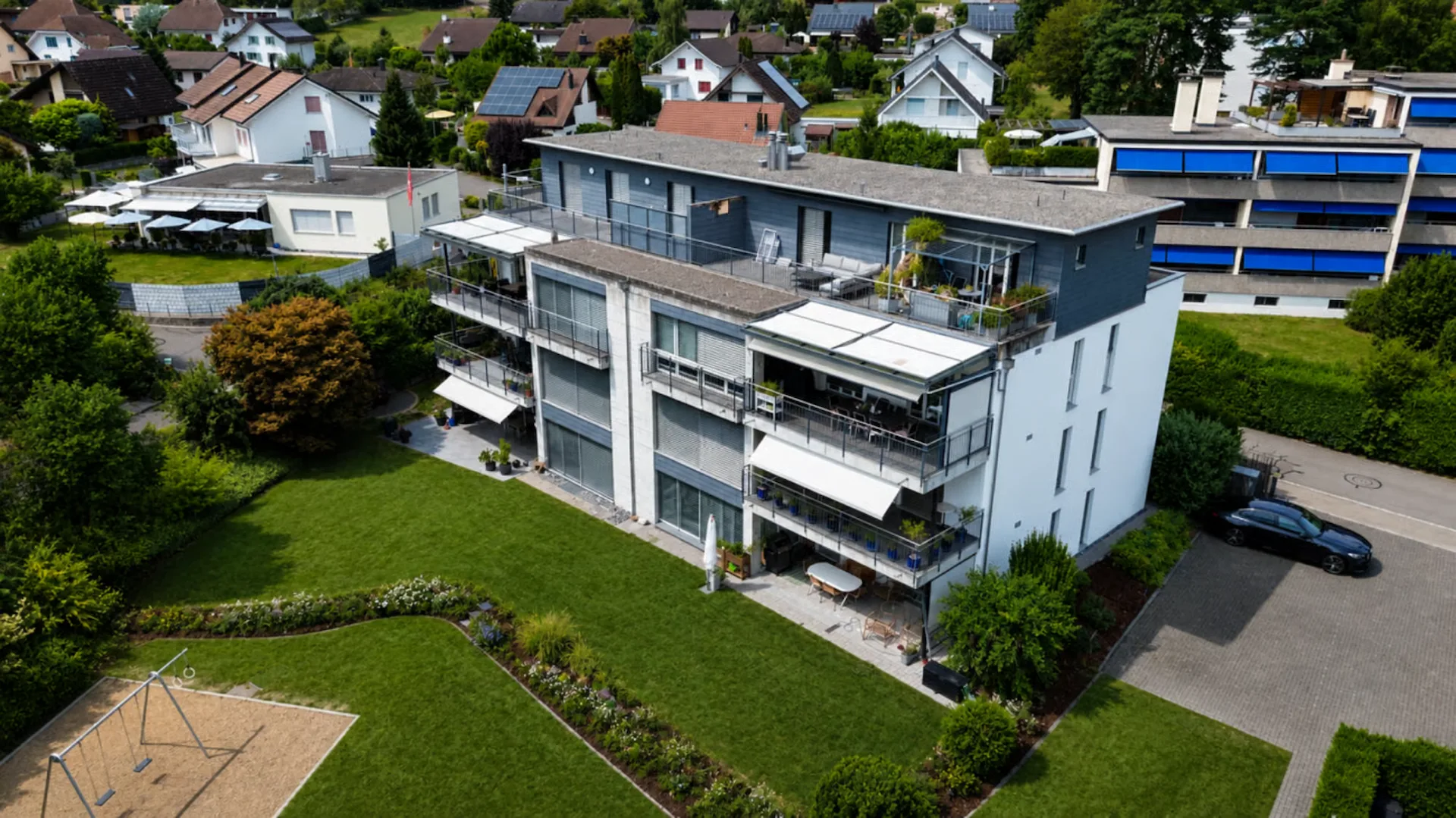 Exclusive living on two levels with high-quality equipment