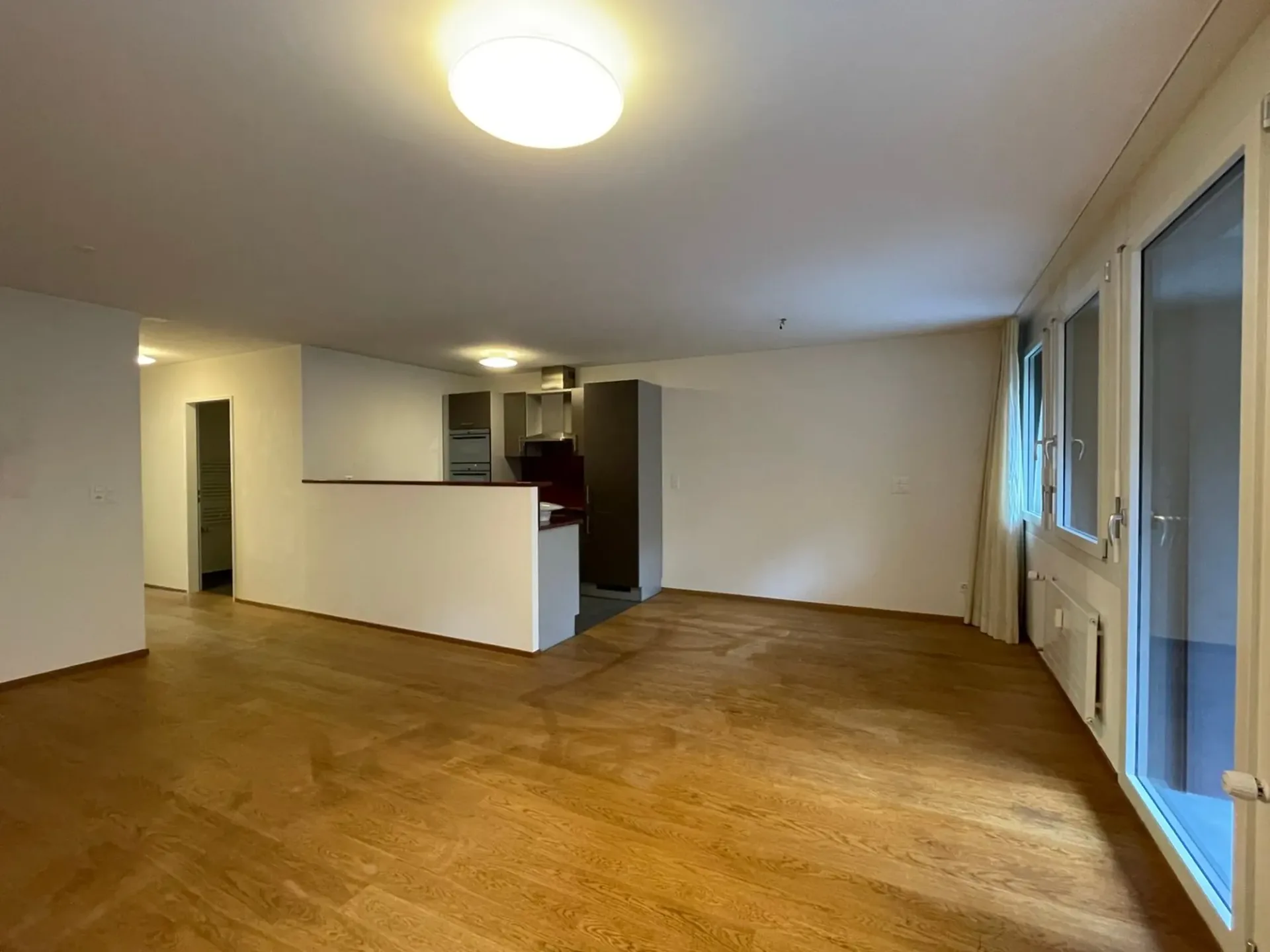 Moderne 3,5-Zimmer-Eigentumswohnung mit gedecktem Balkon und eigener Garagenbox – mitten im Gundeli