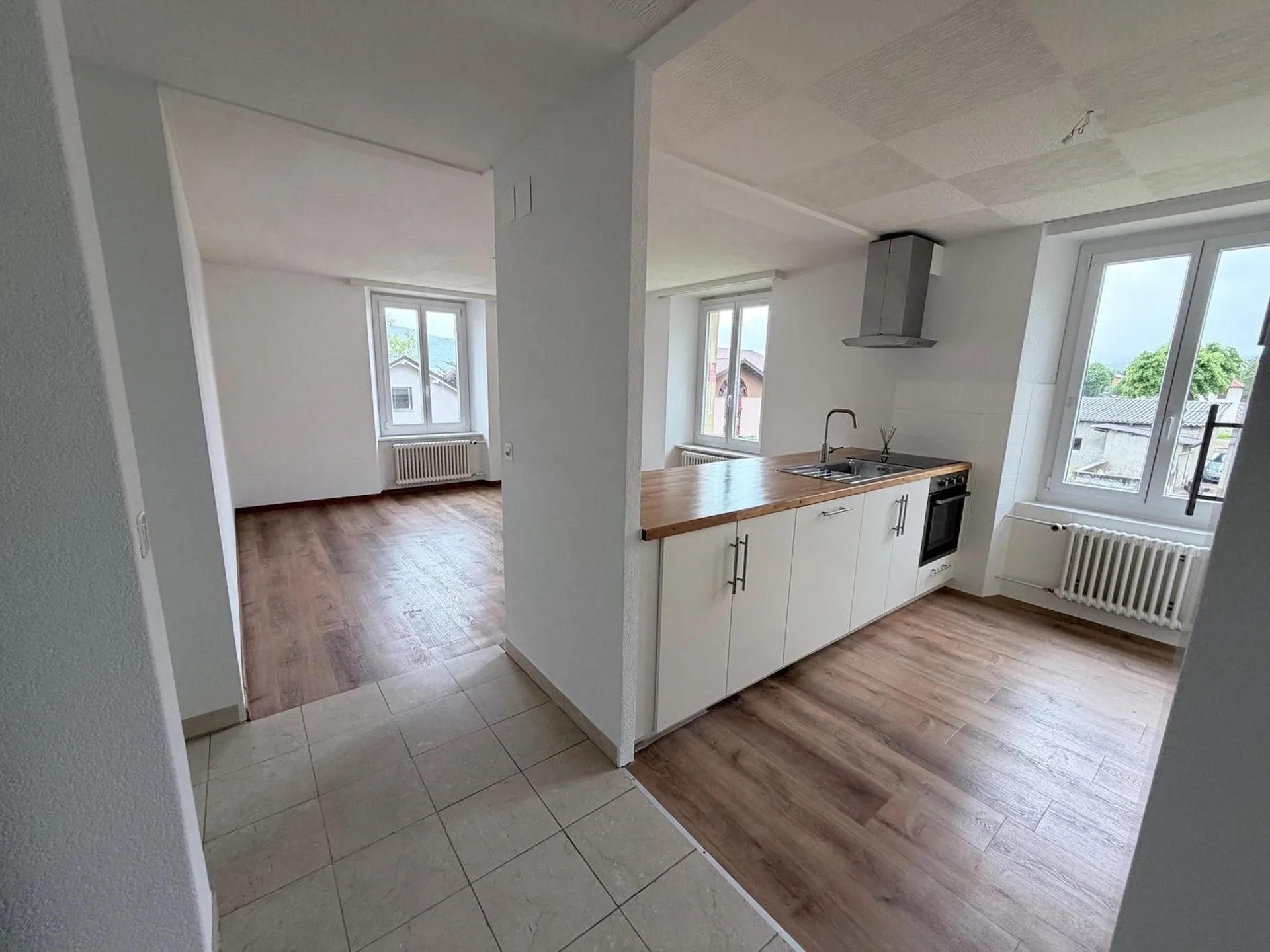 Zweieinhalb-Zimmer-Wohnung zur Miete in Chézard-St-Martin