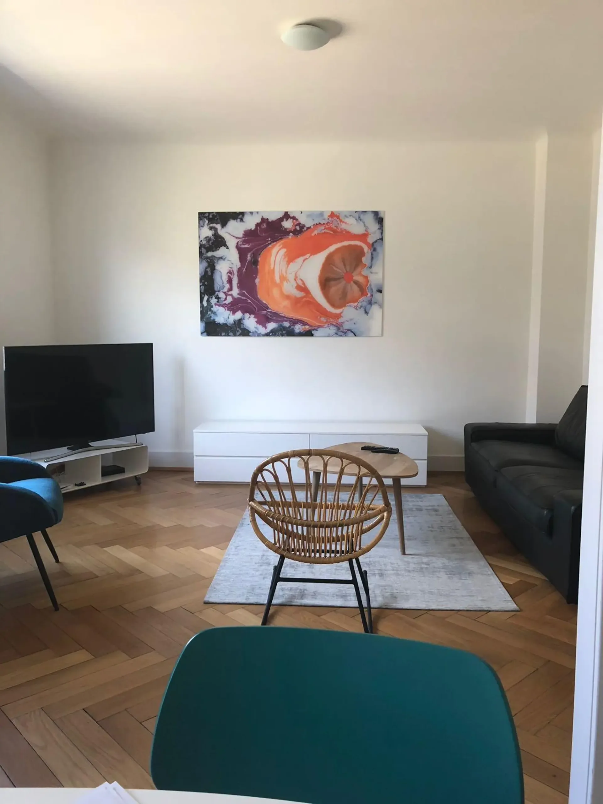 Stilvolle möblierte 4-Zimmerwohnung mit Balkon