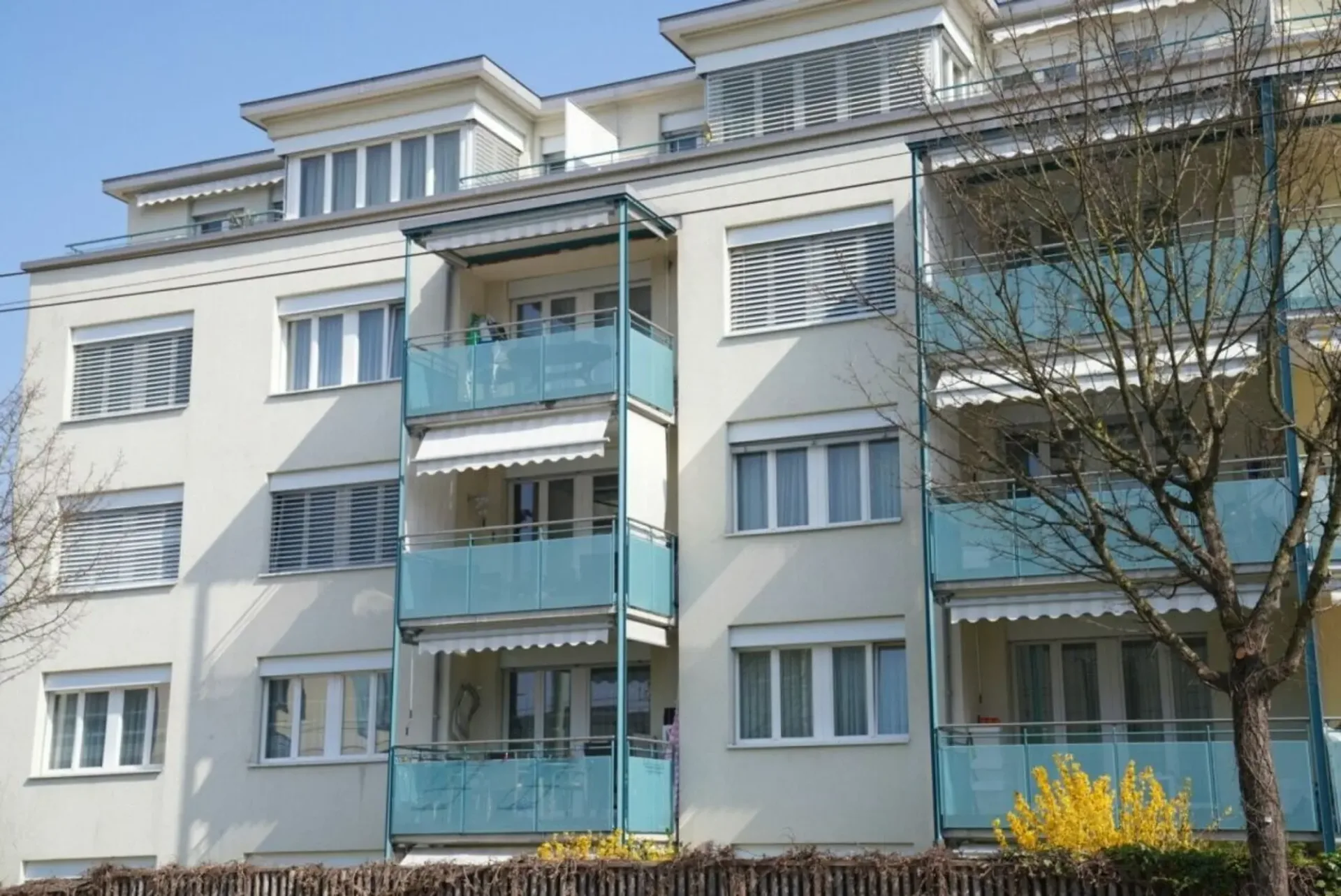 Tiefgaragenplätze in gepflegter Garage (Winterthur-Seen)