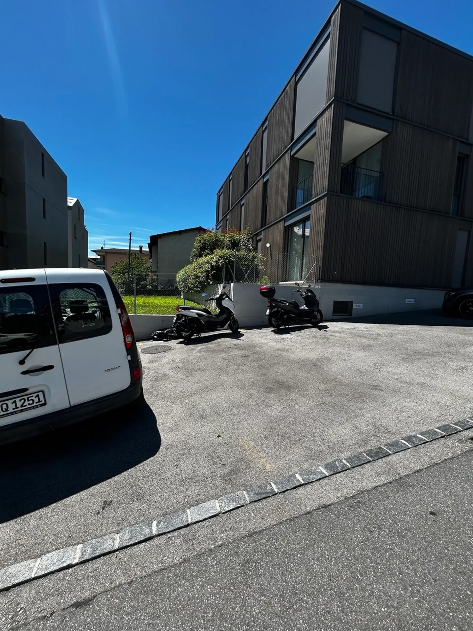 Außenparkplatz in Minusio