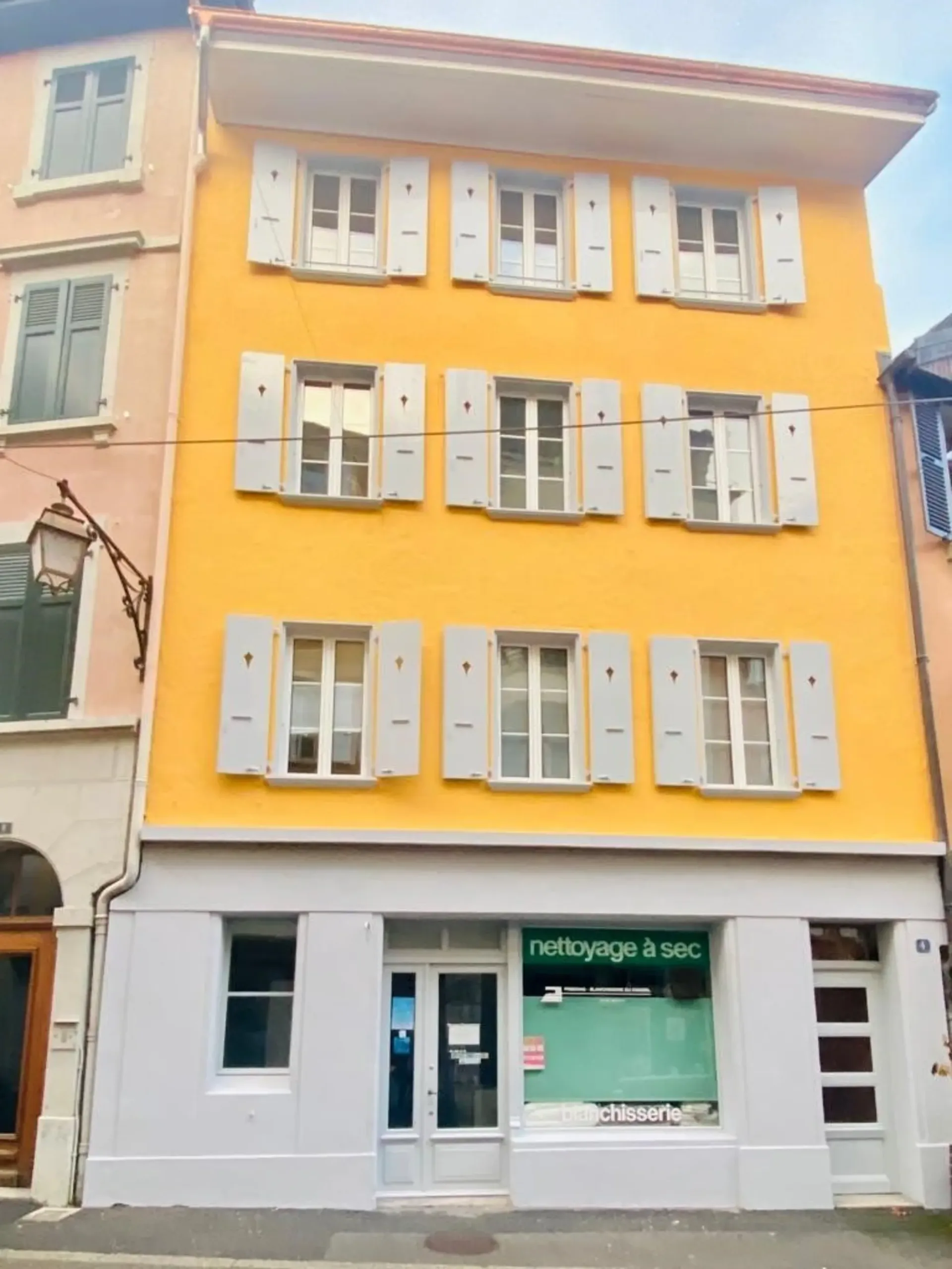 First month of rent offered: Ground floor boutique