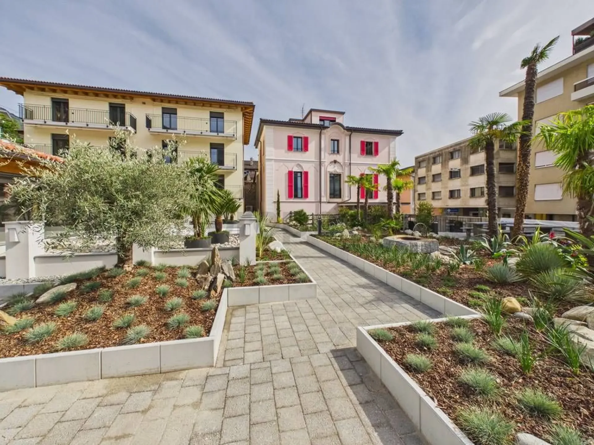 Due Palazzine Restaurate a Nuovo, Posizione Centralissima & Opportunità d'Investimento a Reddito! // Zwei Komplett Sanierte Mehrfamilienhäuser, Zentrale Lage & Attraktives Renditeobjekt!