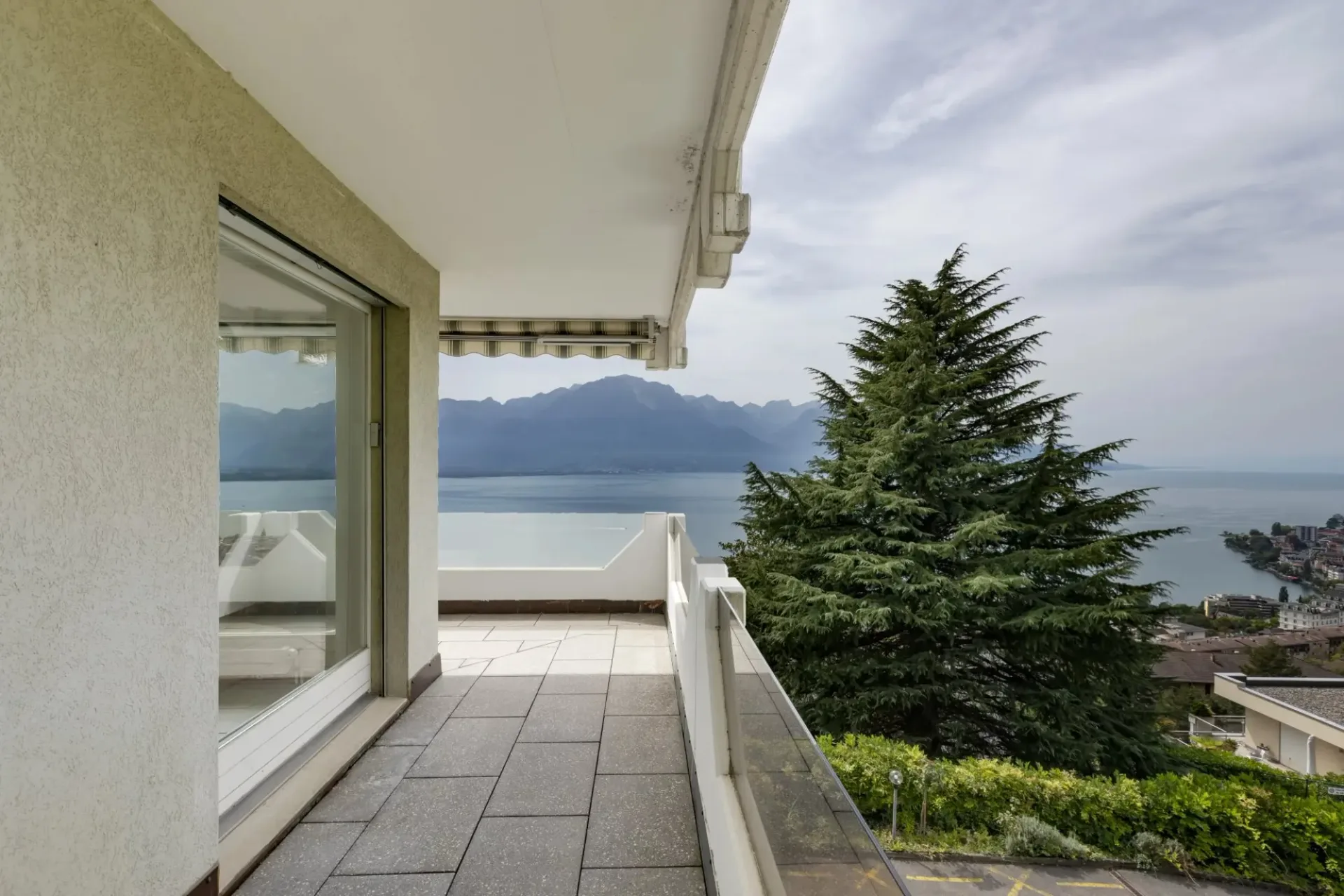 Blick auf den Genfersee - 3.5 Zimmer hell