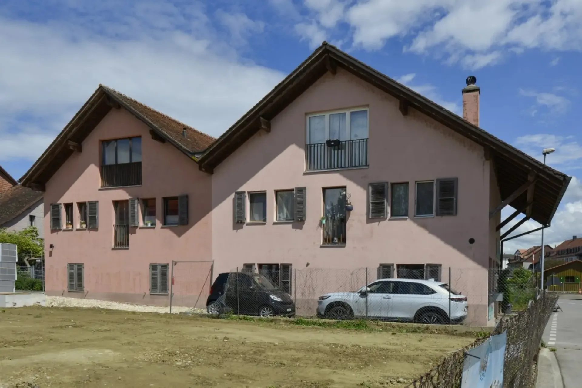 Kleines Mietshaus mit gemischter Nutzung im Zentrum von Payerne