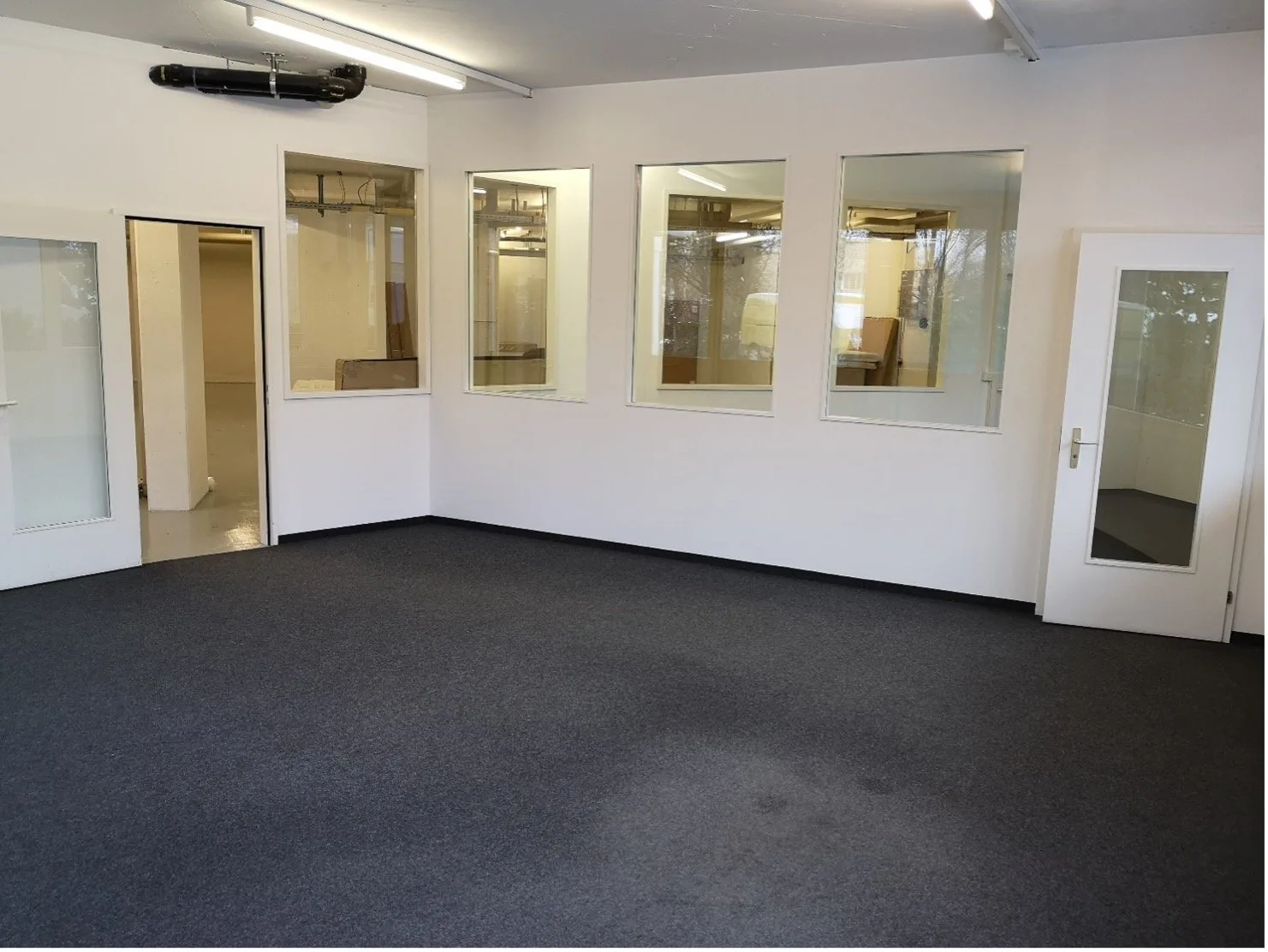 Immeuble commercial polyvalent dans un emplacement central à Dietikon