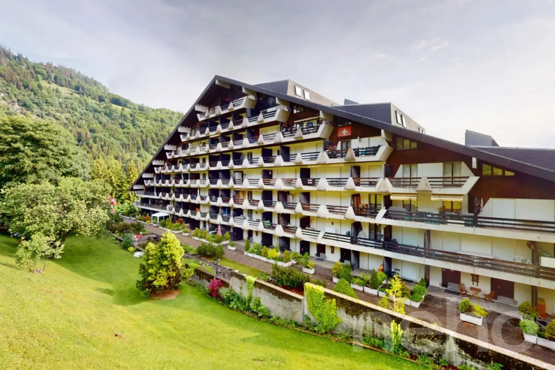 Exclusive: Studio with ground-floor terrace