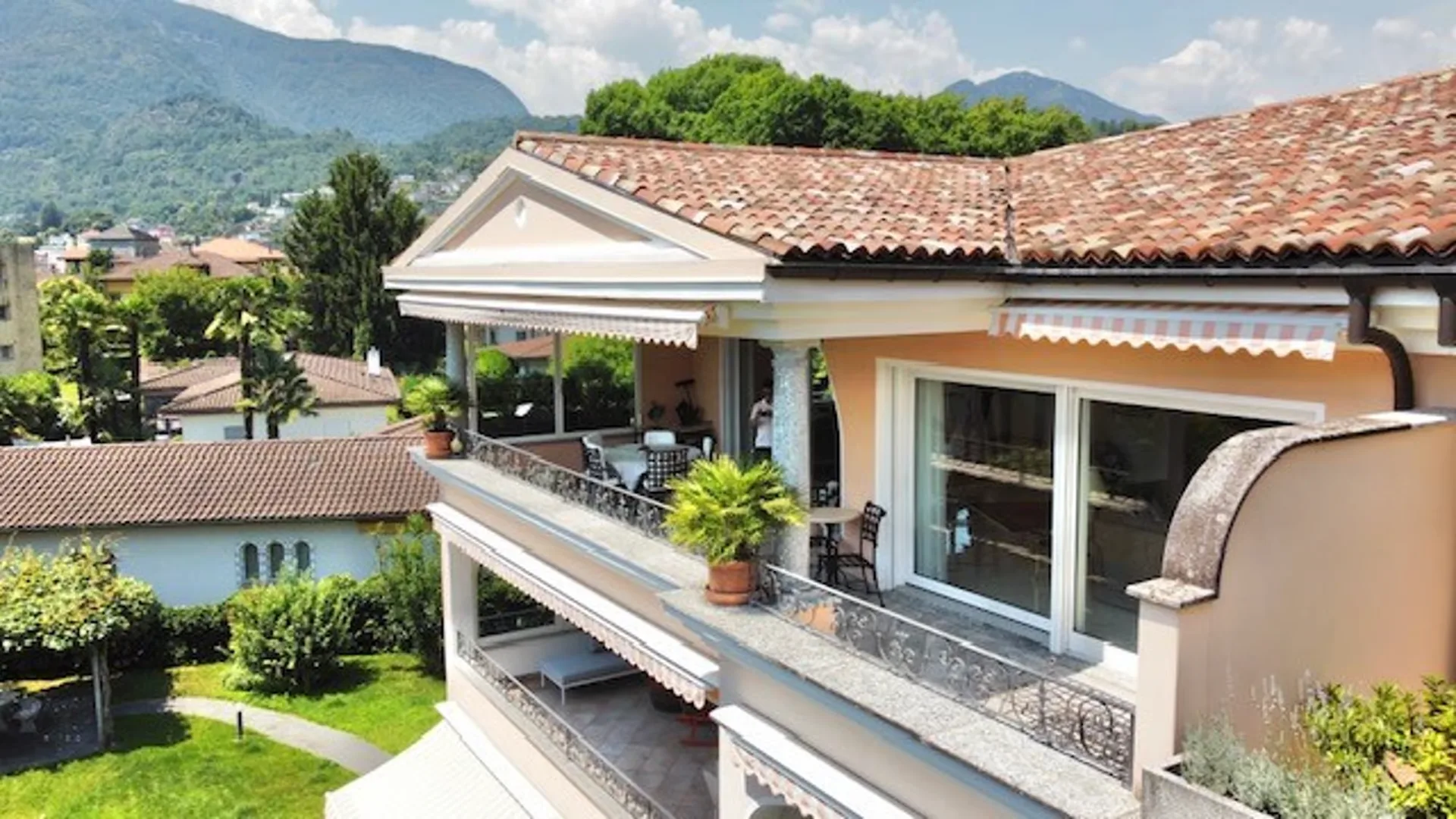 Verkauf in Ascona, prestigioso Attico mit 4.5 Zimmern, auch als Zweitwohnsitz nutzbar