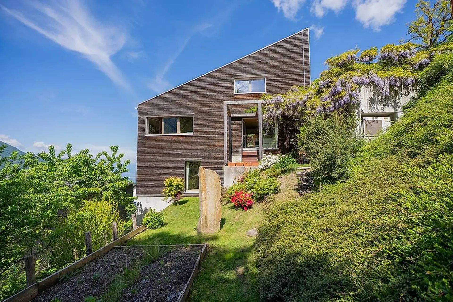 Wir verkaufen eine wunderschöne Design-Villa mit spektakulärer Aussicht