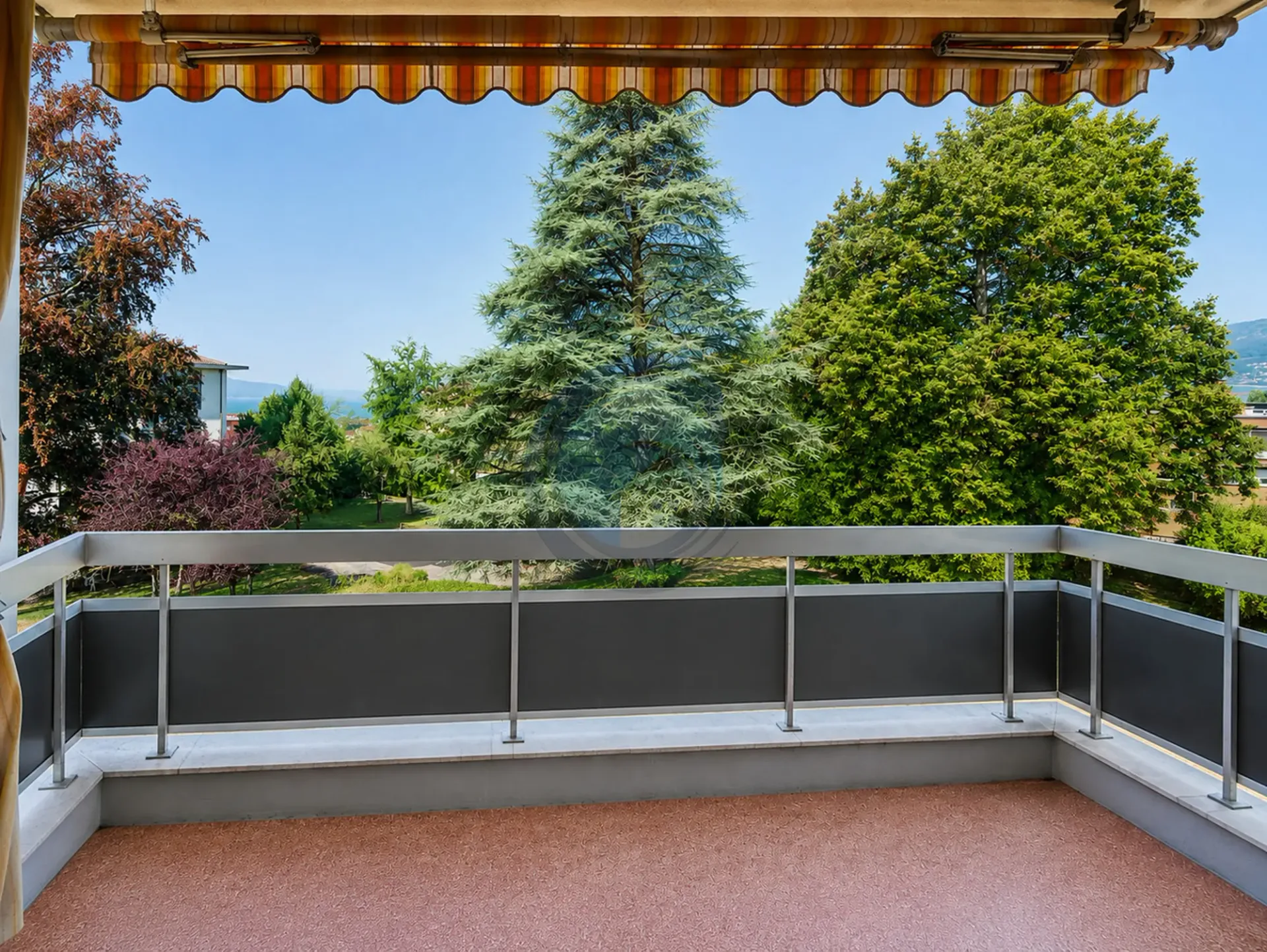 Bello appartamento angolare di 4.5 locali con balcone