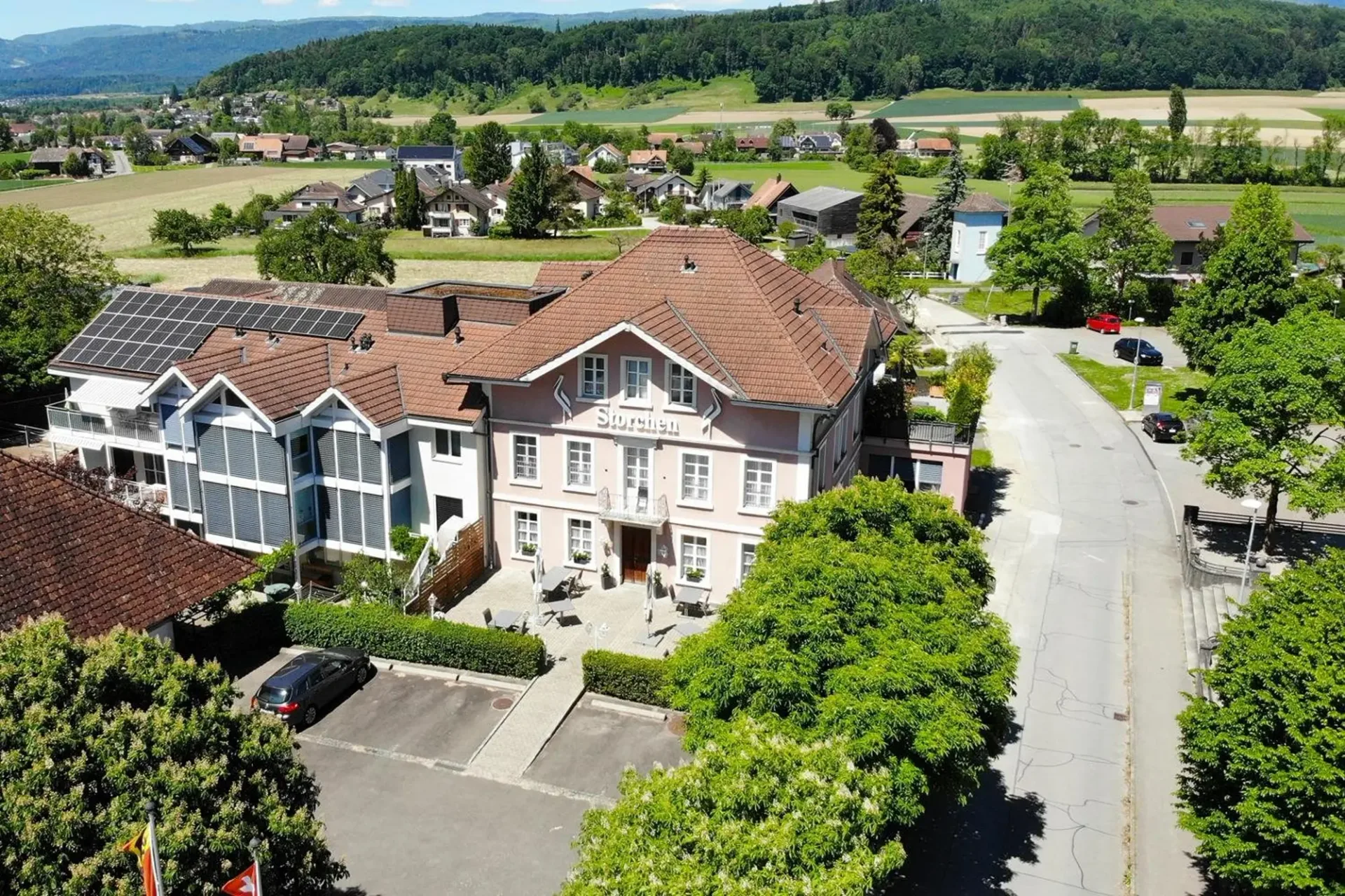 Traditionelles Restaurant mit Wohnung im Dachgeschoss in Diessbach bei Büren