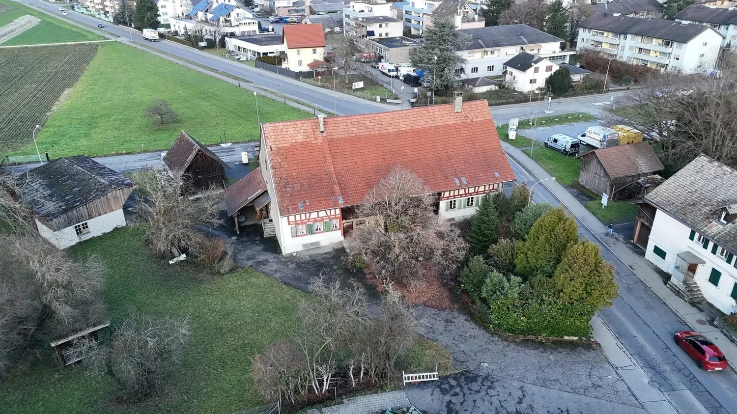 Former farmhouse with enormous potential for use