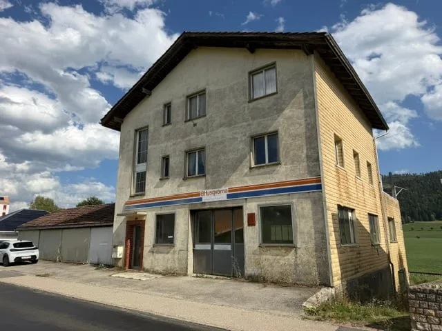 Mischgenutztes Wohn- und Geschäftshaus 2314 La Sagne/NE