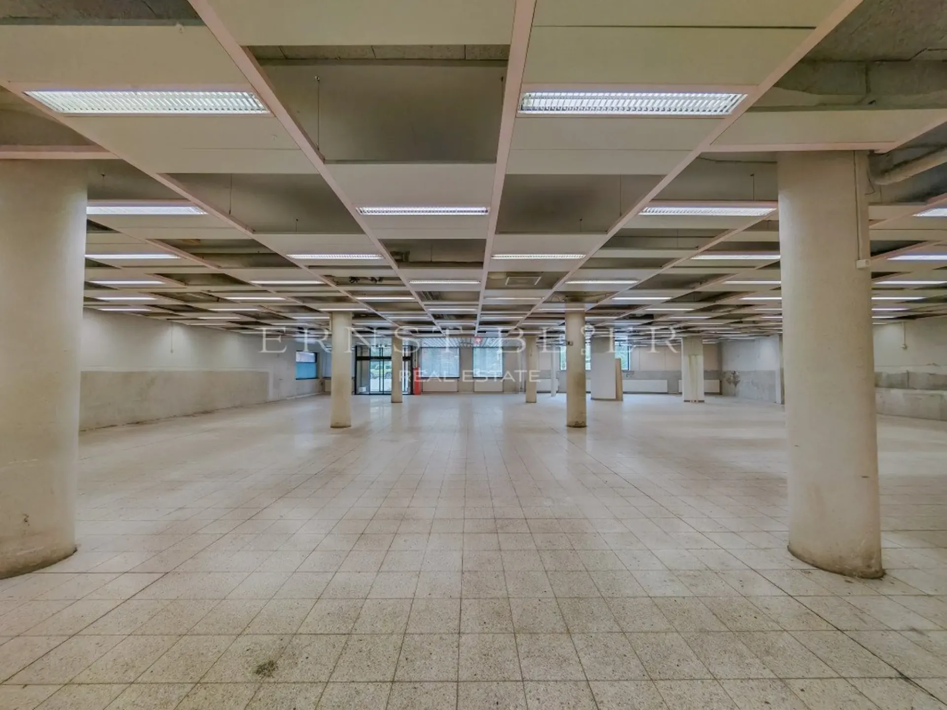 Large commercial space at the foot of the slopes