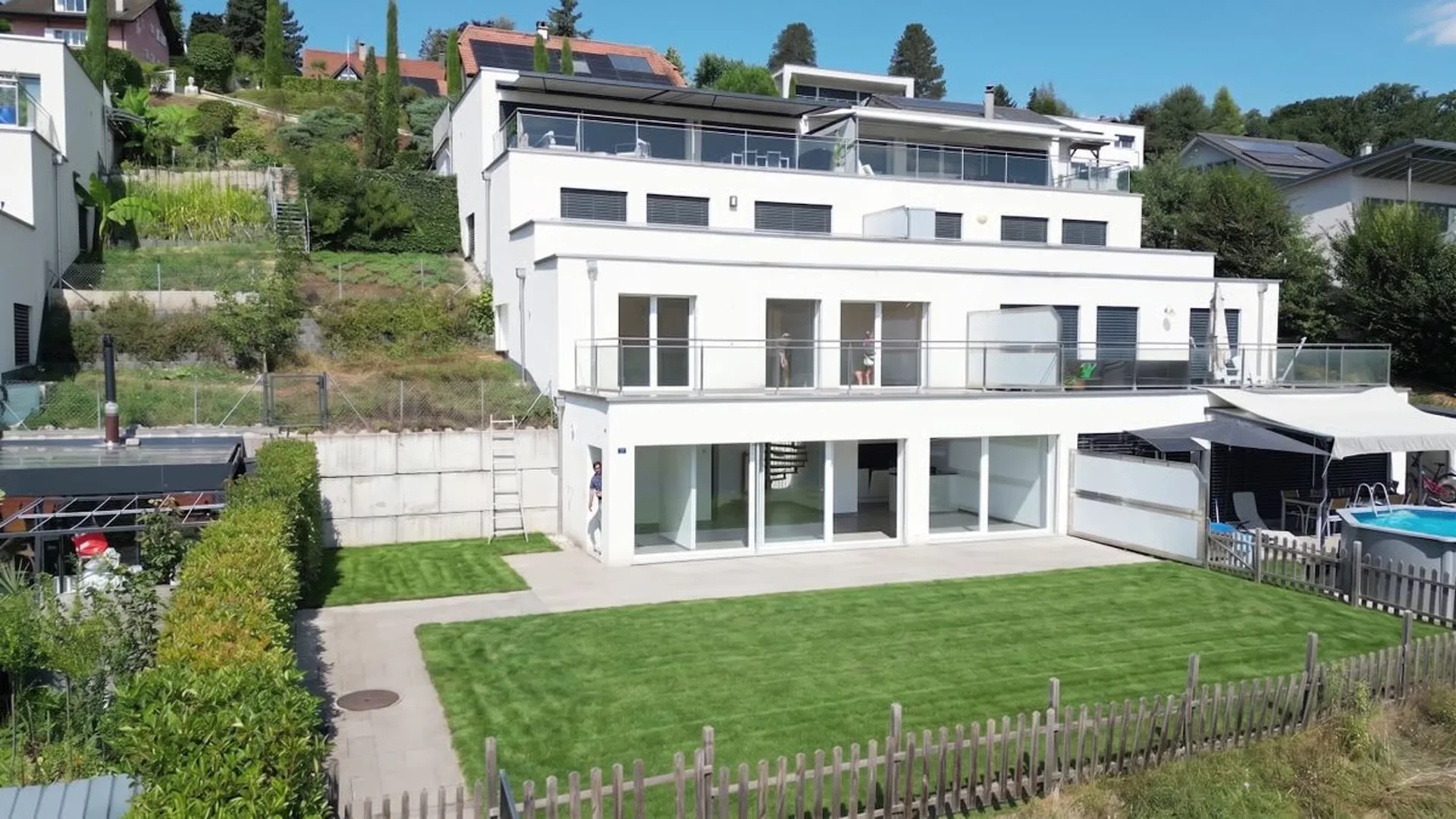 Villa luminosa con giardino privato