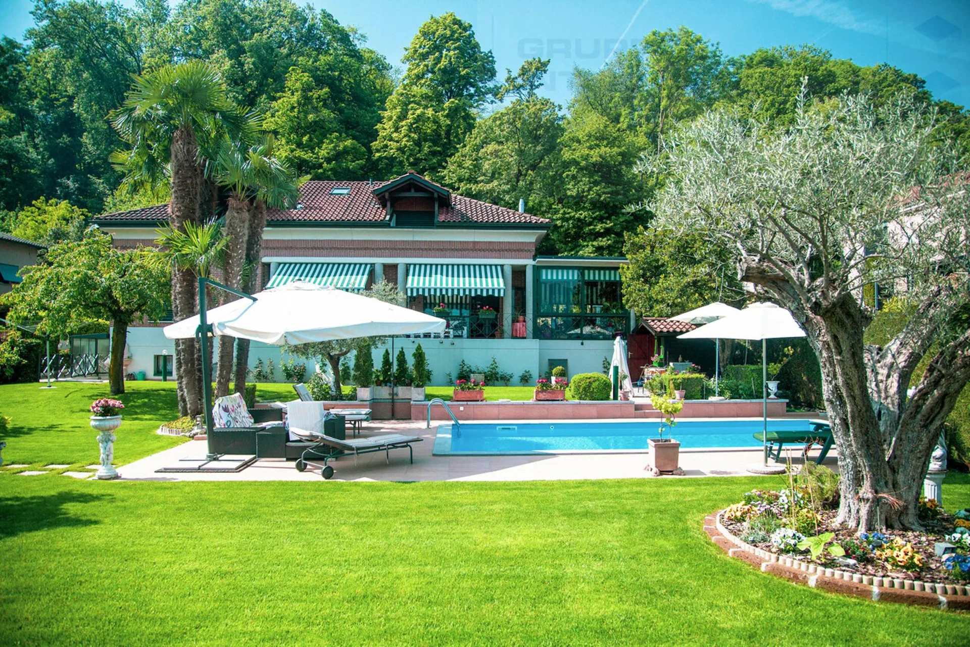 GRANDE VILLA CON PISCINA E DEPENDANCE
