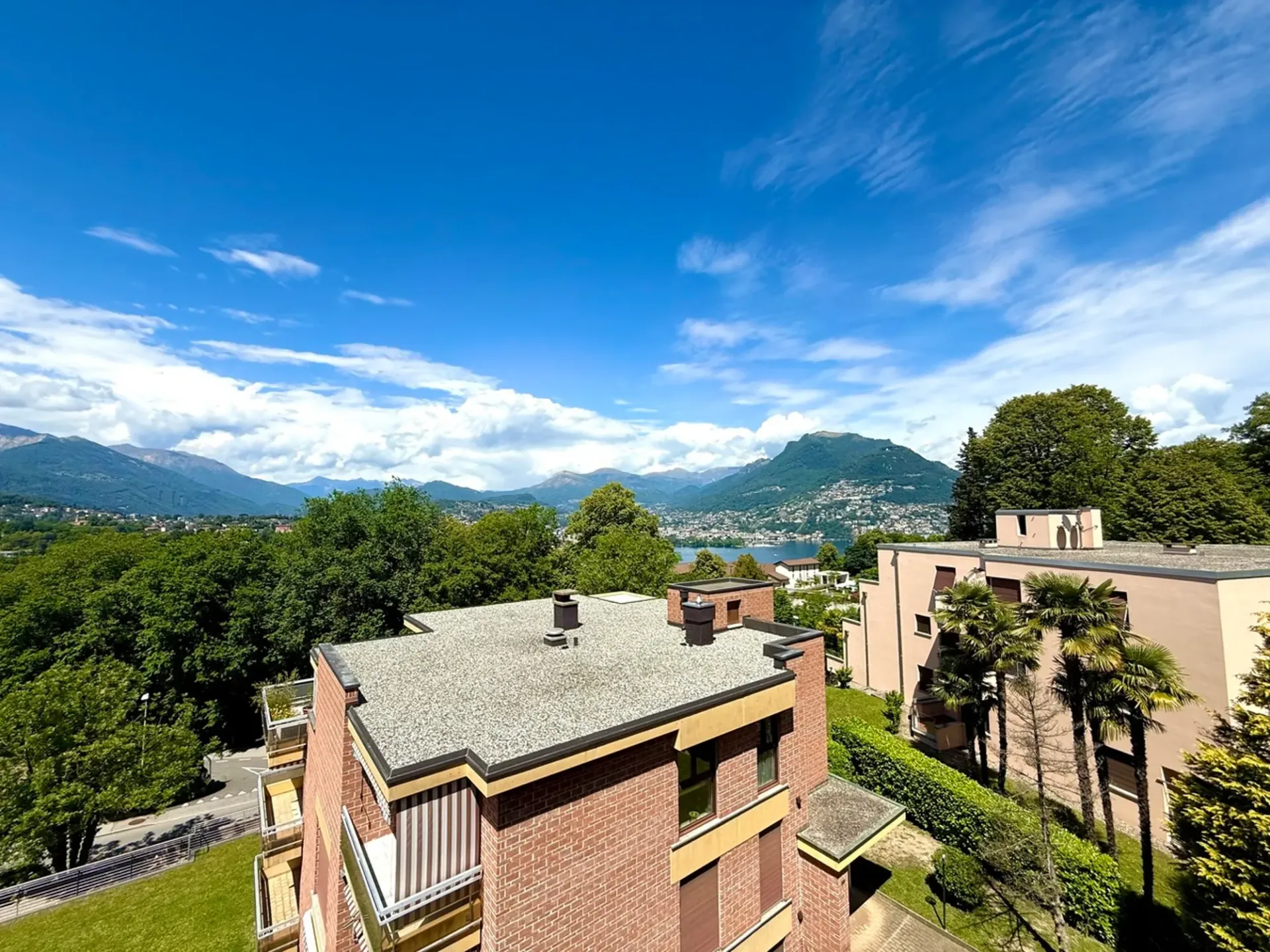 Dachgeschoss-Wohnung mit 5 Zimmern und Seeblick
