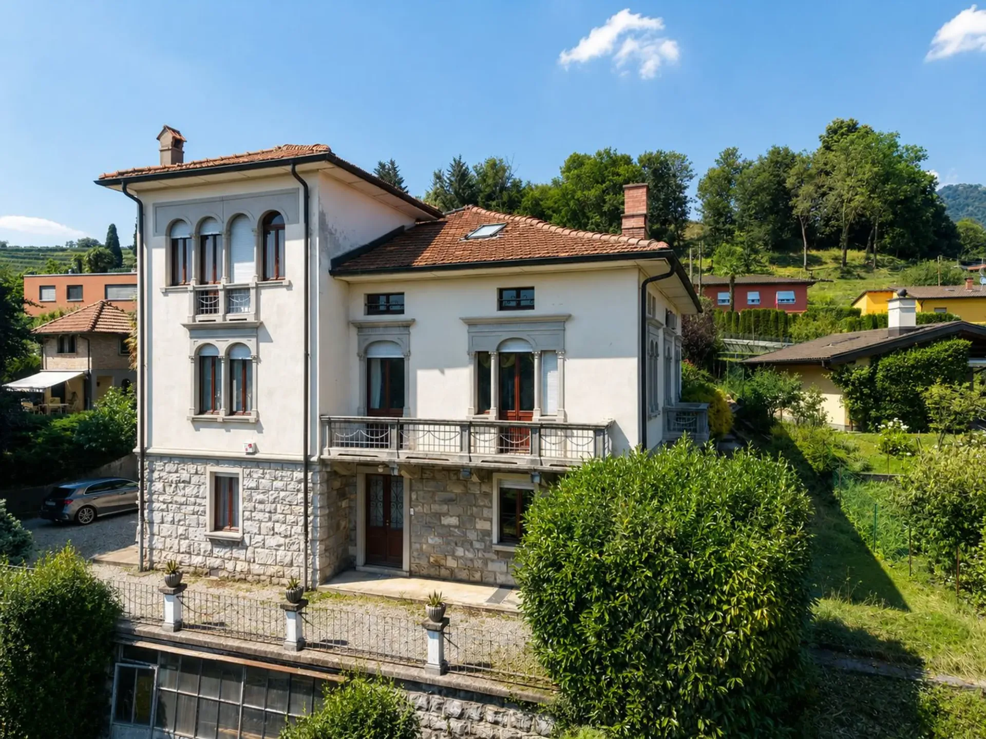 Prästigieuse Villa aus der Epoche in ruhiger und sonniger Wohngegend